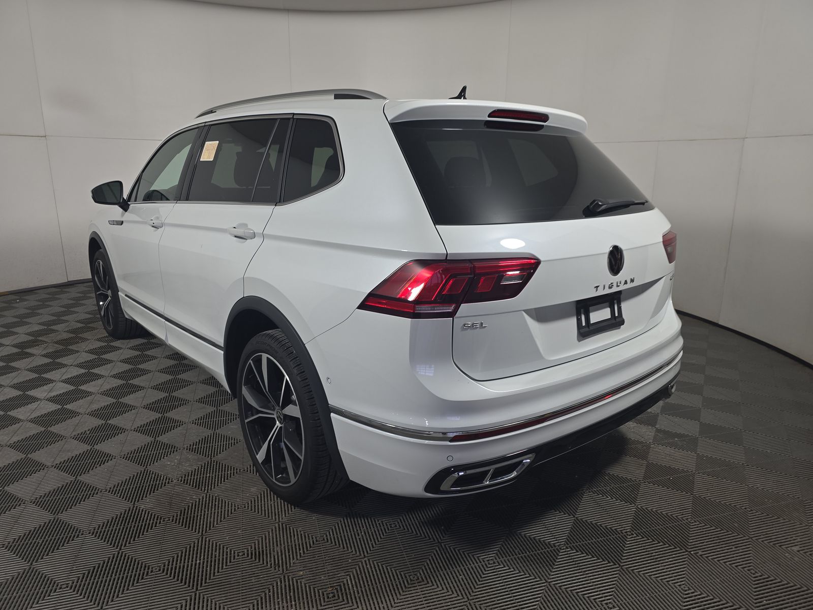 2024 Volkswagen Tiguan 2.0T SEL R-Line AWD