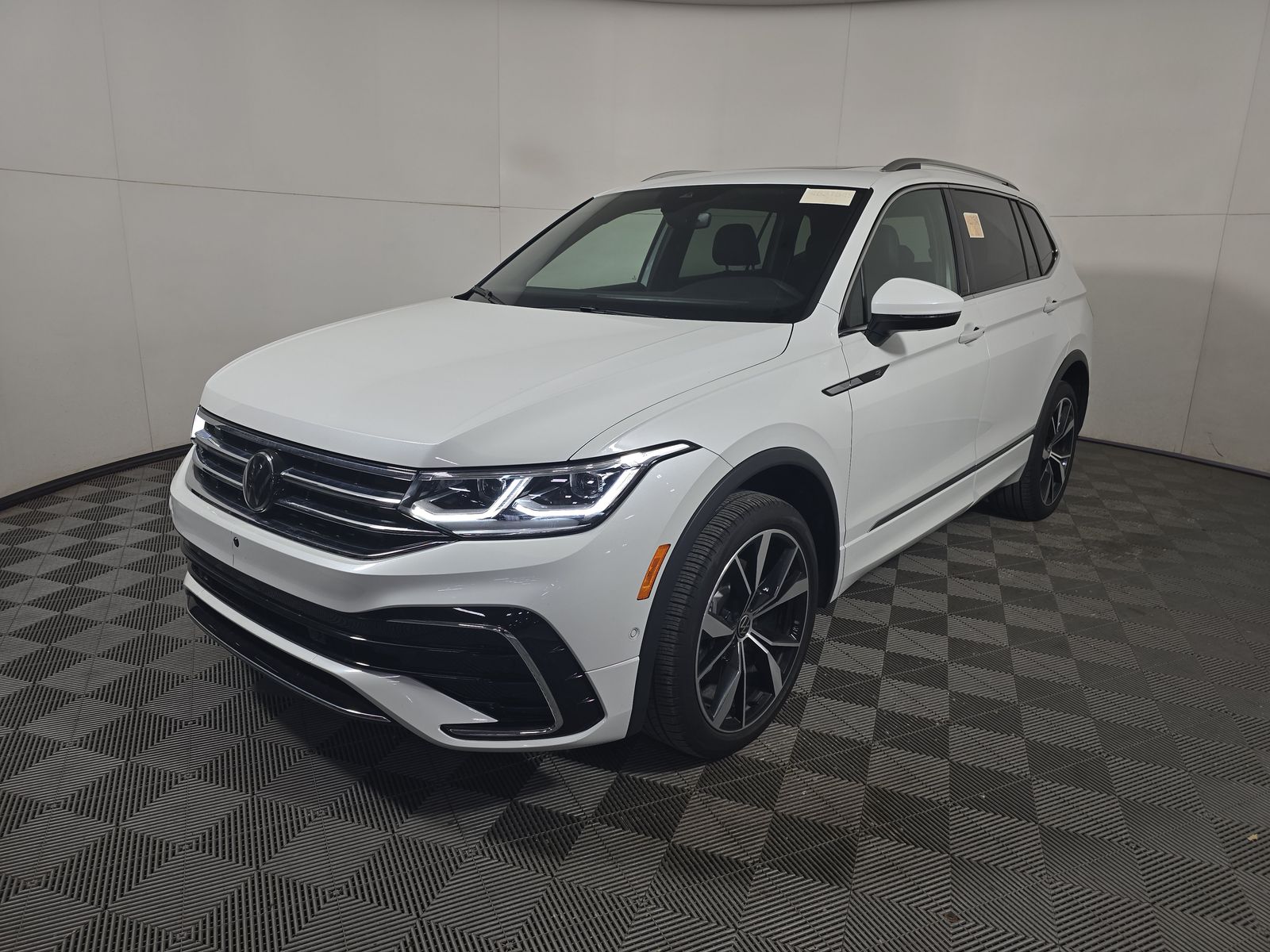 2024 Volkswagen Tiguan 2.0T SEL R-Line AWD