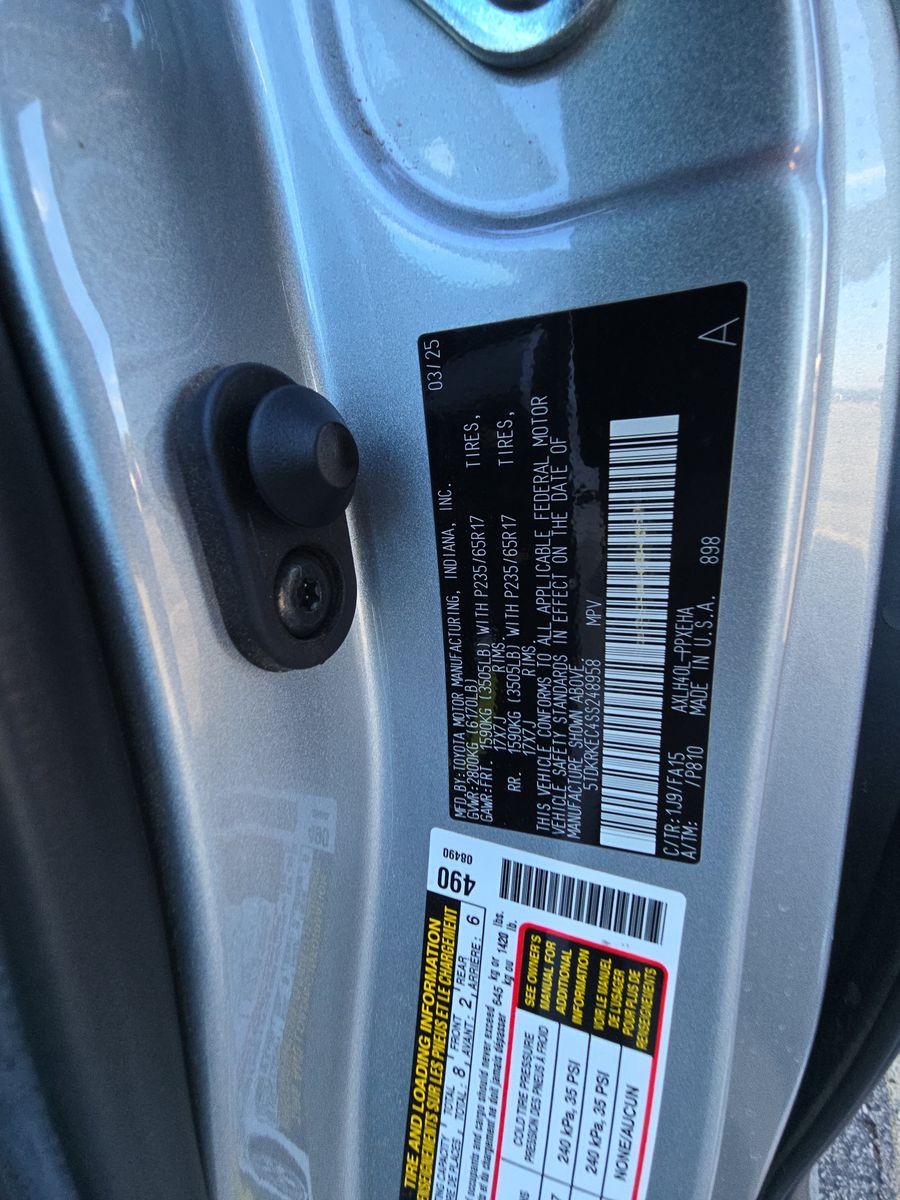 2025 Toyota Sienna LE FWD