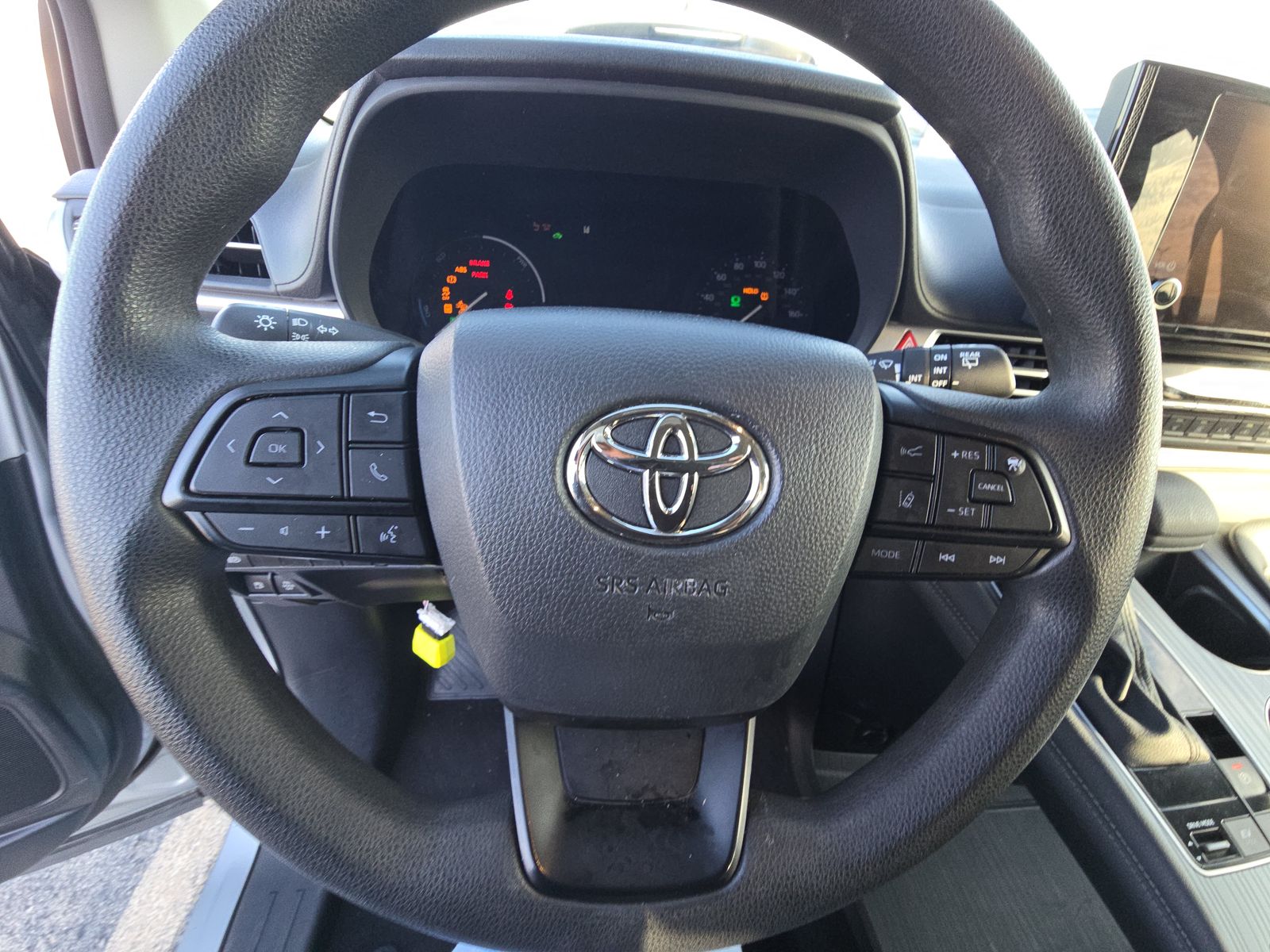 2025 Toyota Sienna LE FWD