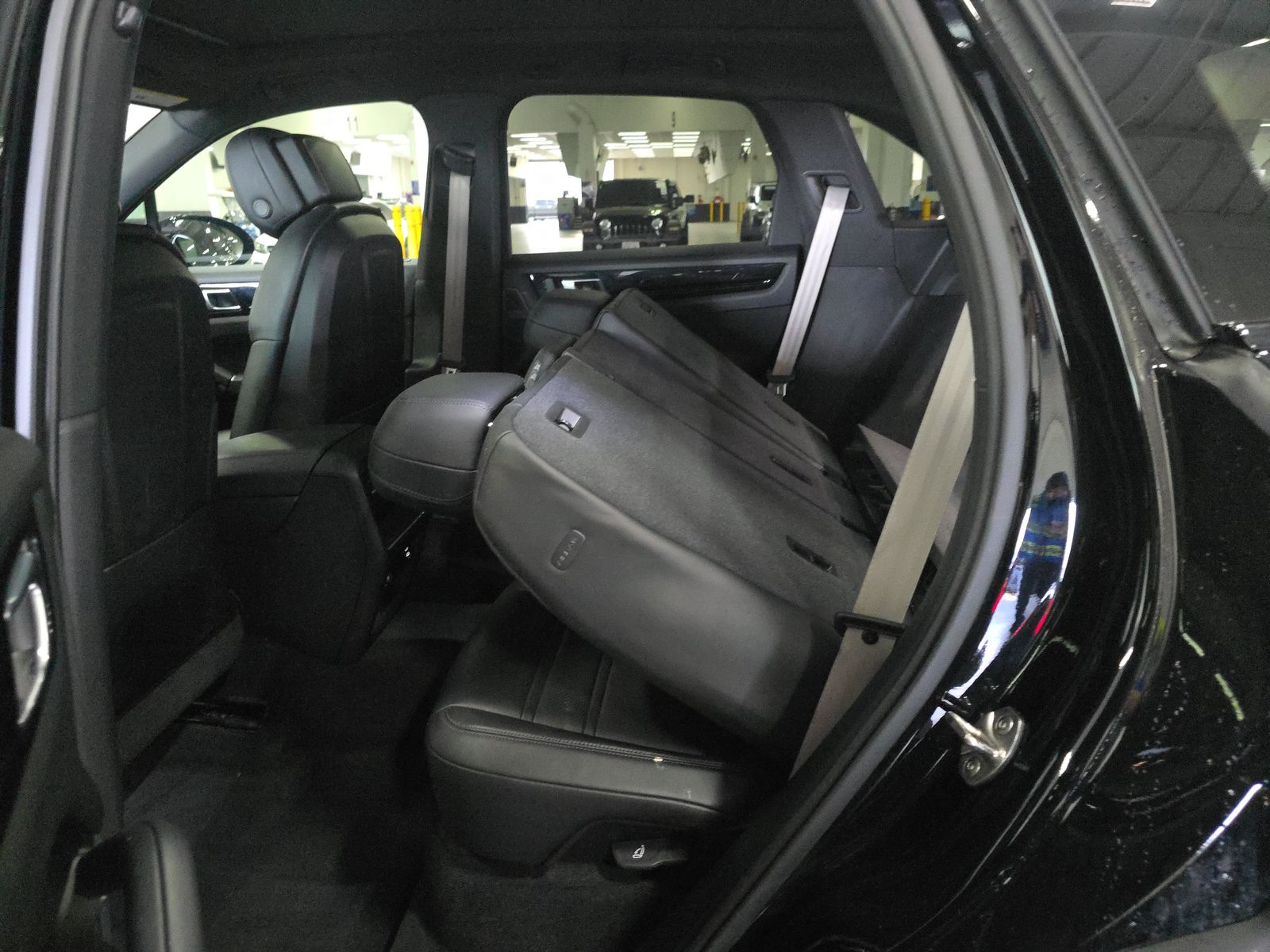 2023 Porsche Cayenne Platinum Edition AWD