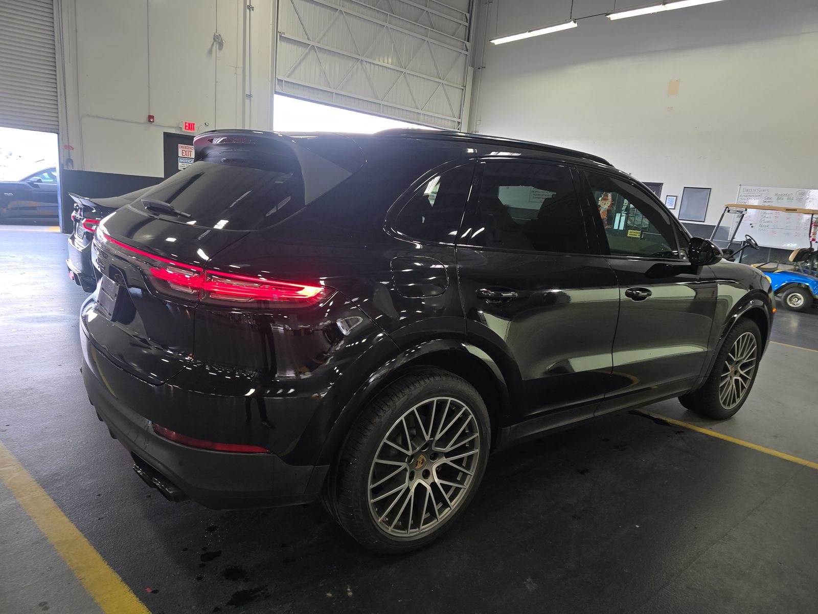 2023 Porsche Cayenne Platinum Edition AWD