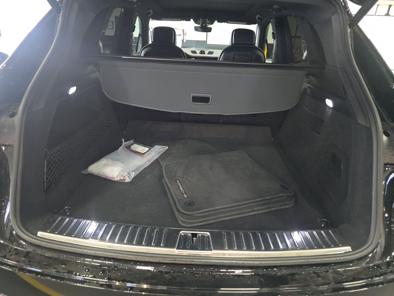 2023 Porsche Cayenne Platinum Edition AWD