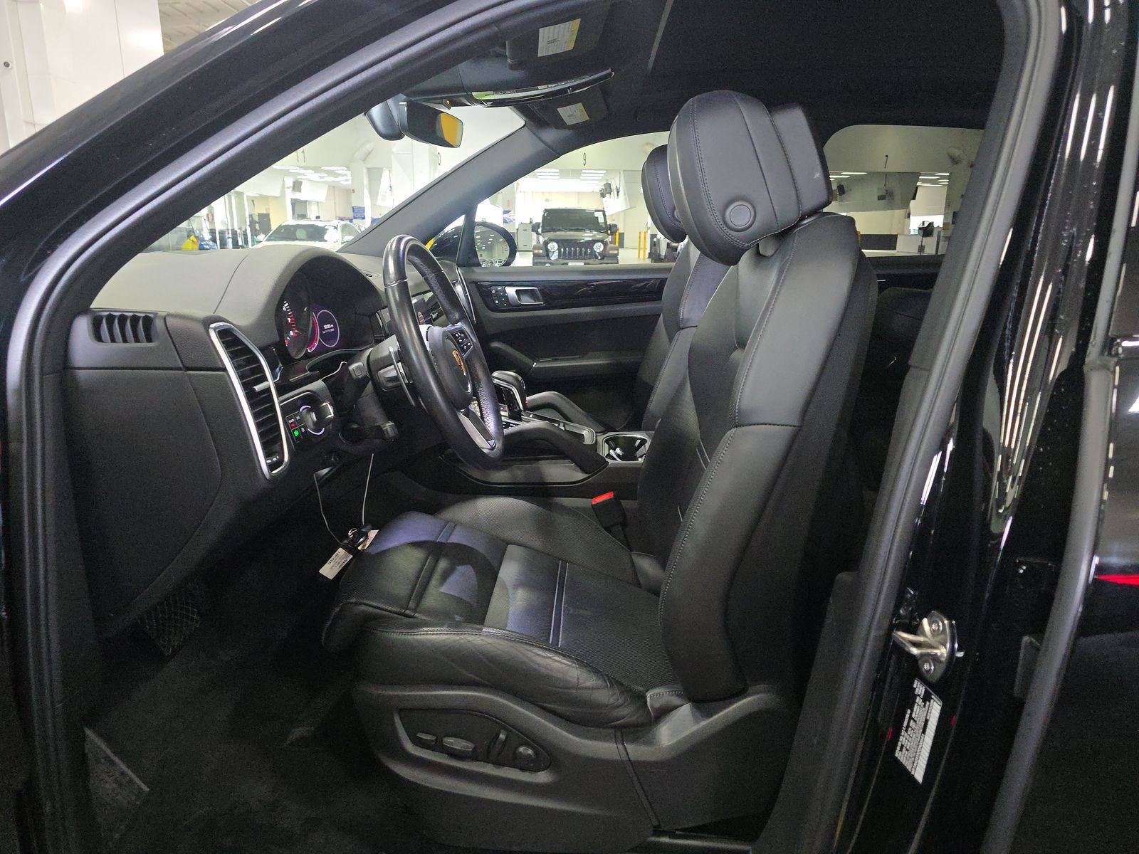 2023 Porsche Cayenne Platinum Edition AWD