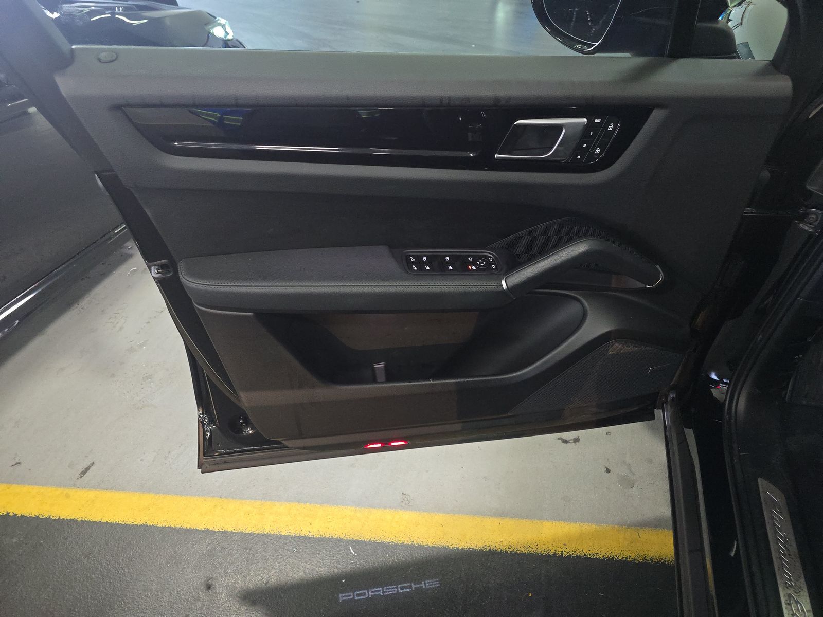 2023 Porsche Cayenne Platinum Edition AWD