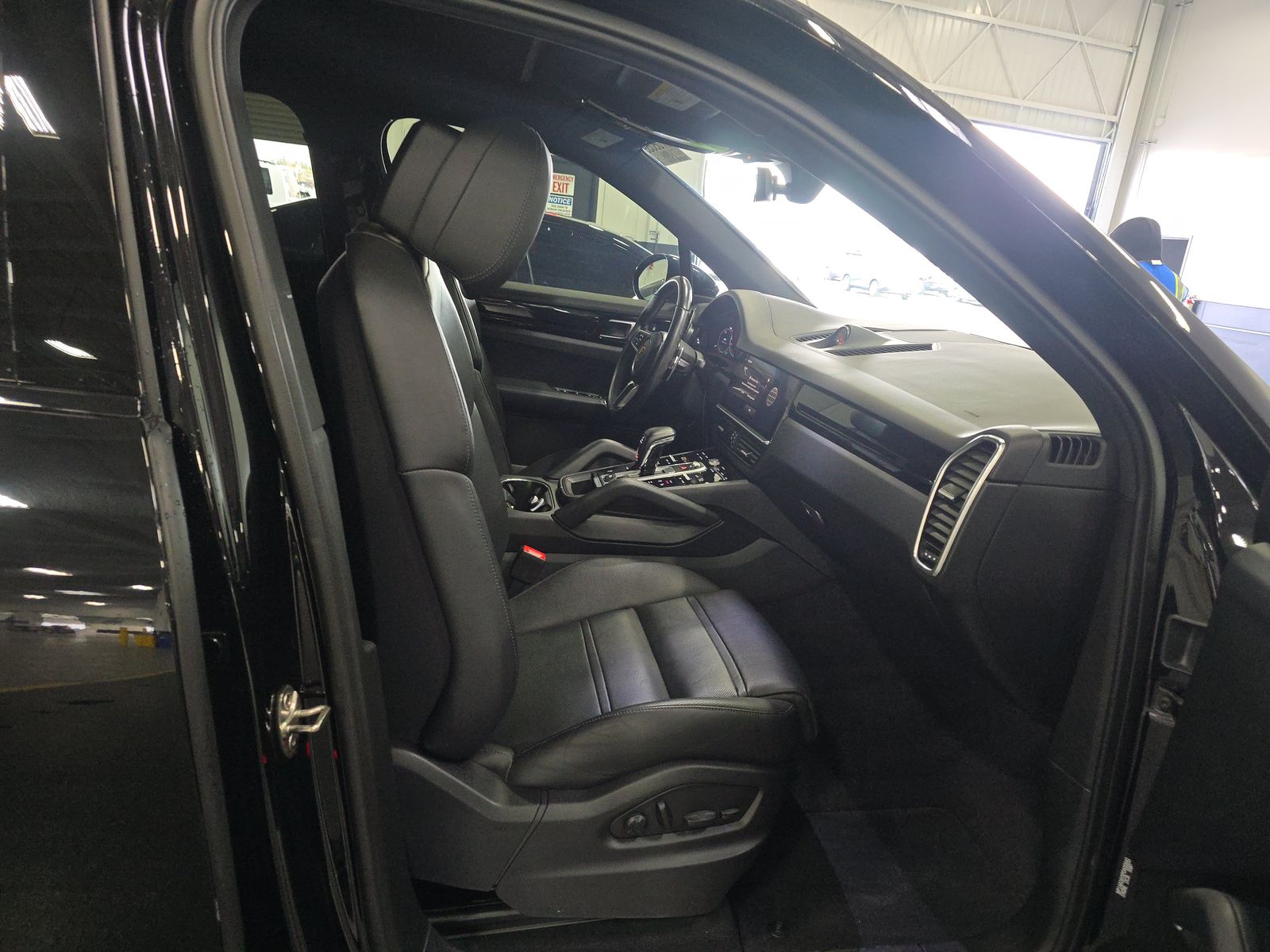 2023 Porsche Cayenne Platinum Edition AWD