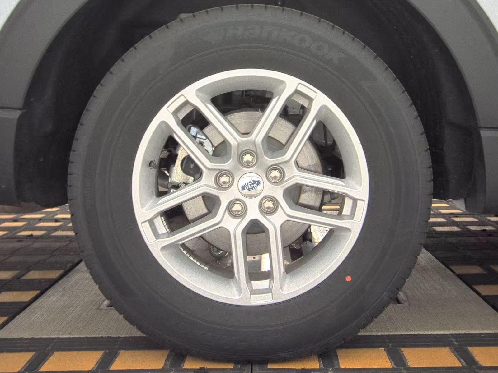 2025 Ford Explorer Active AWD