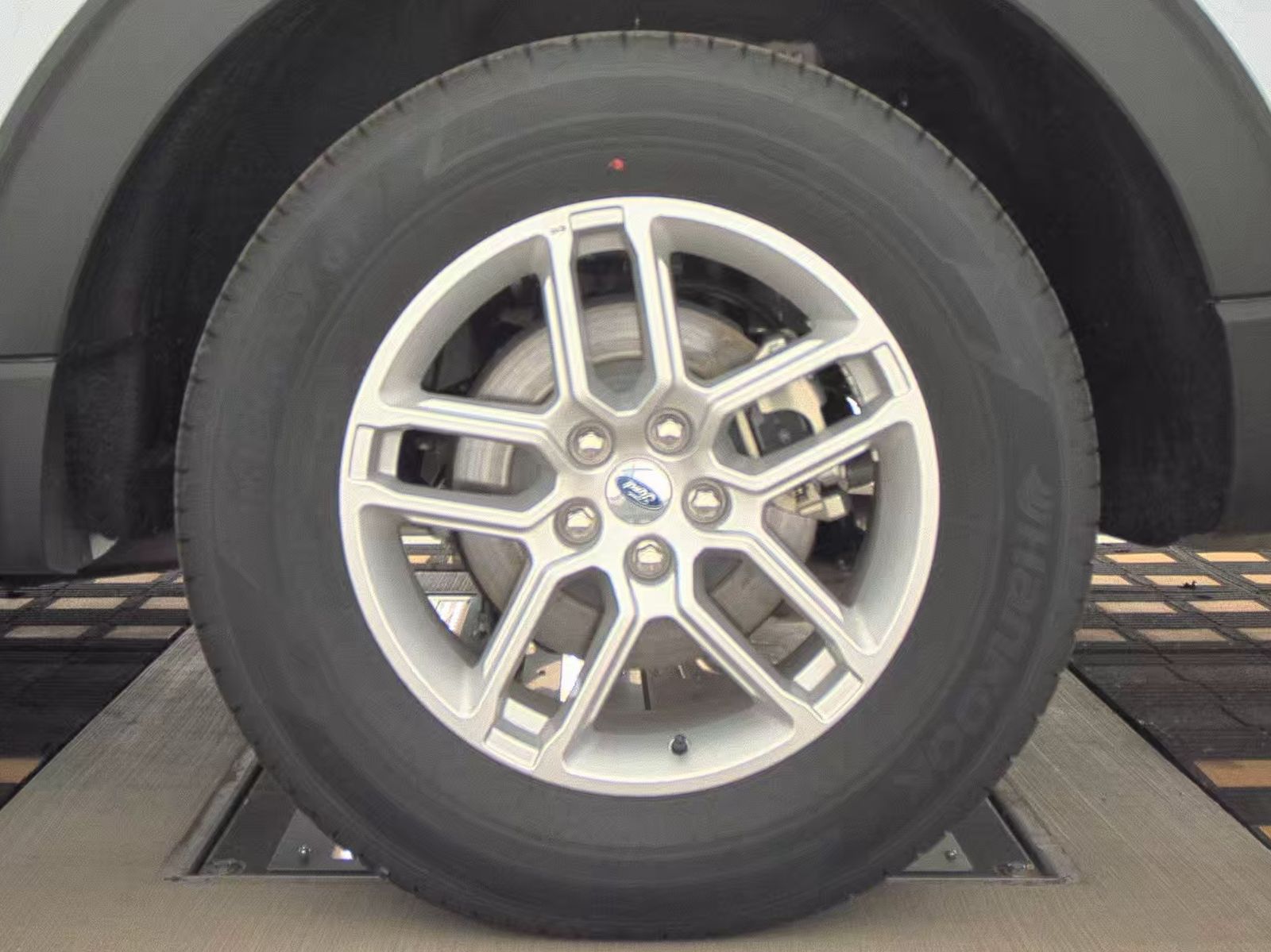 2025 Ford Explorer Active AWD