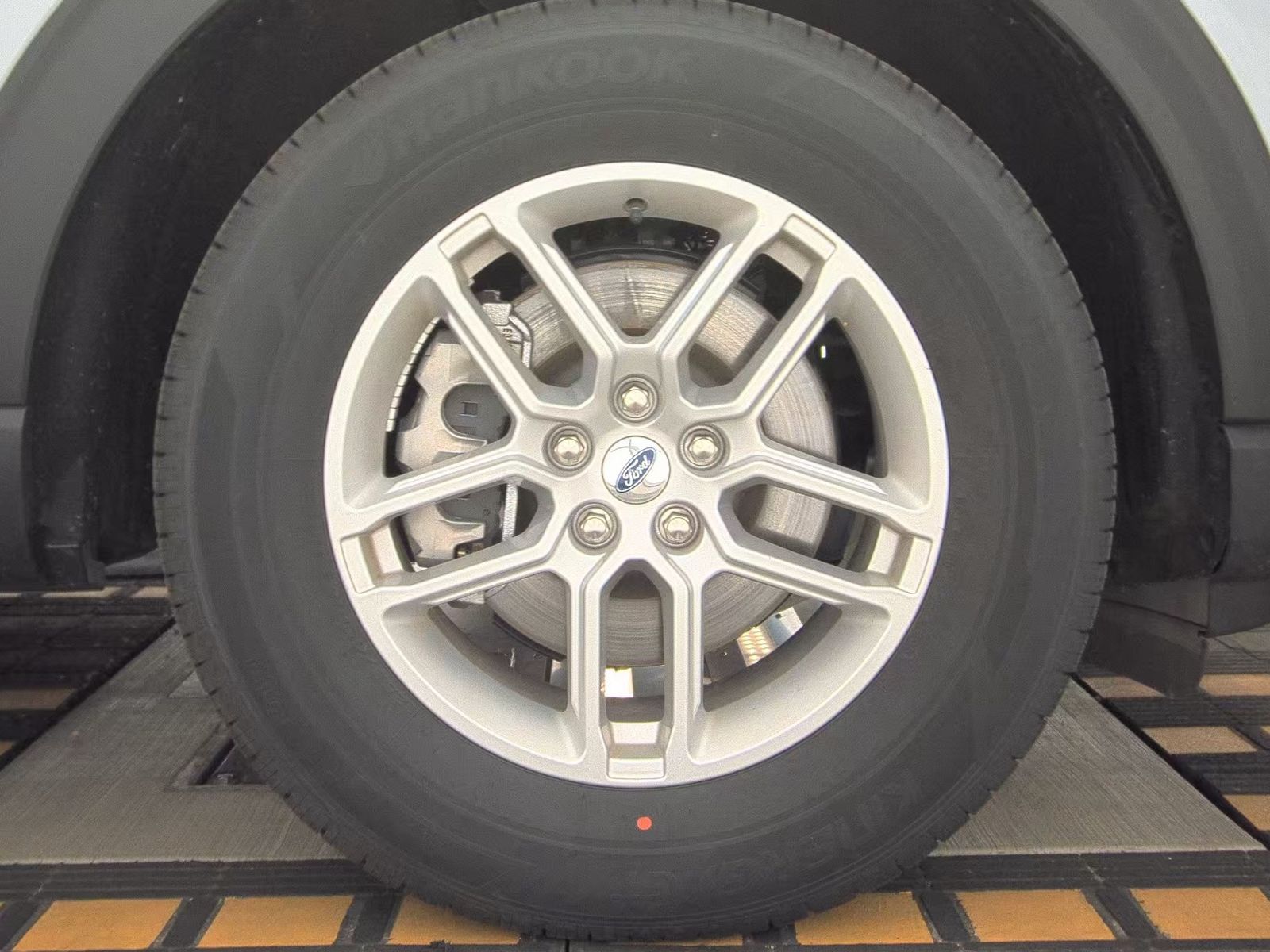 2025 Ford Explorer Active AWD