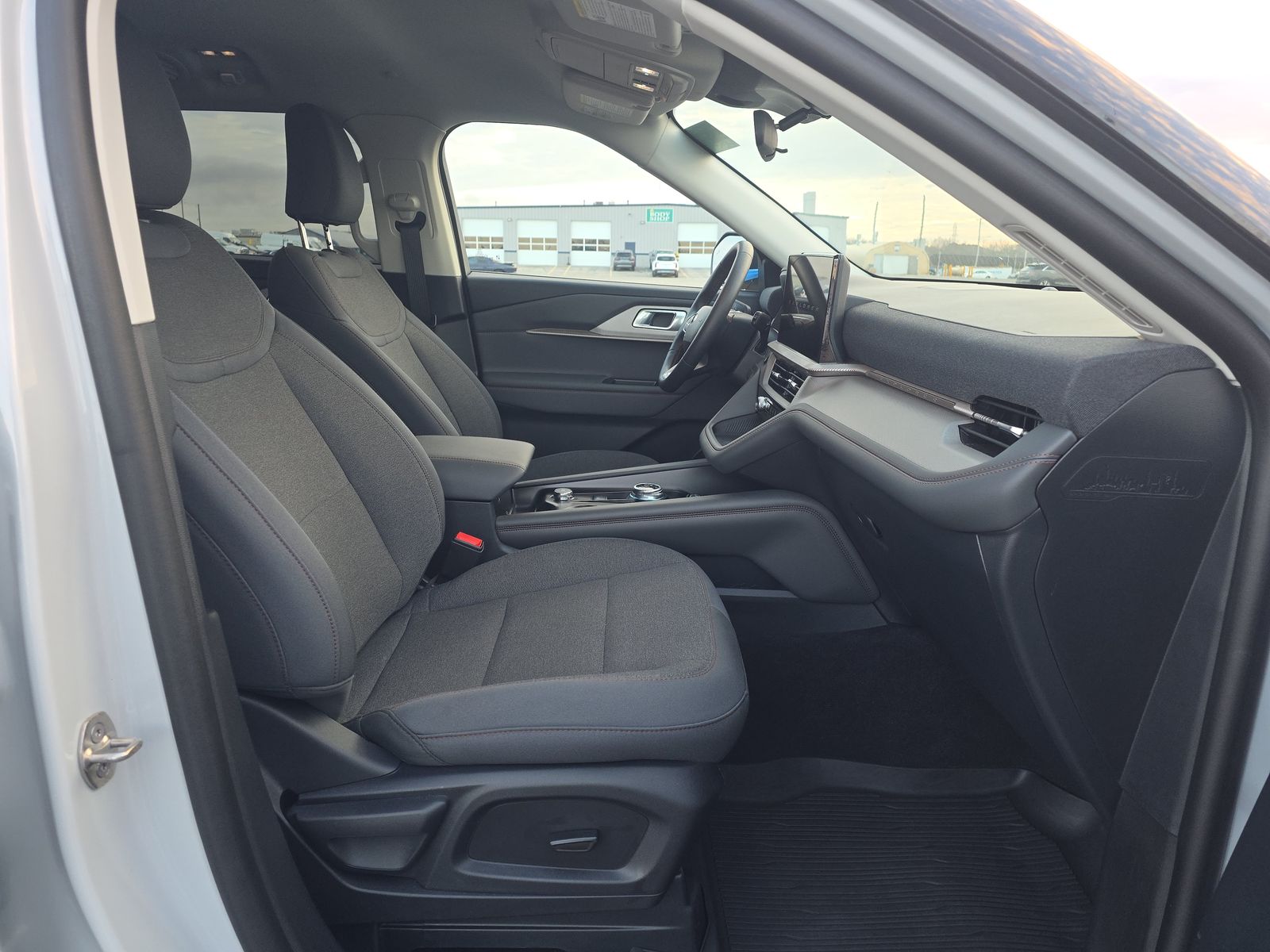 2025 Ford Explorer Active AWD