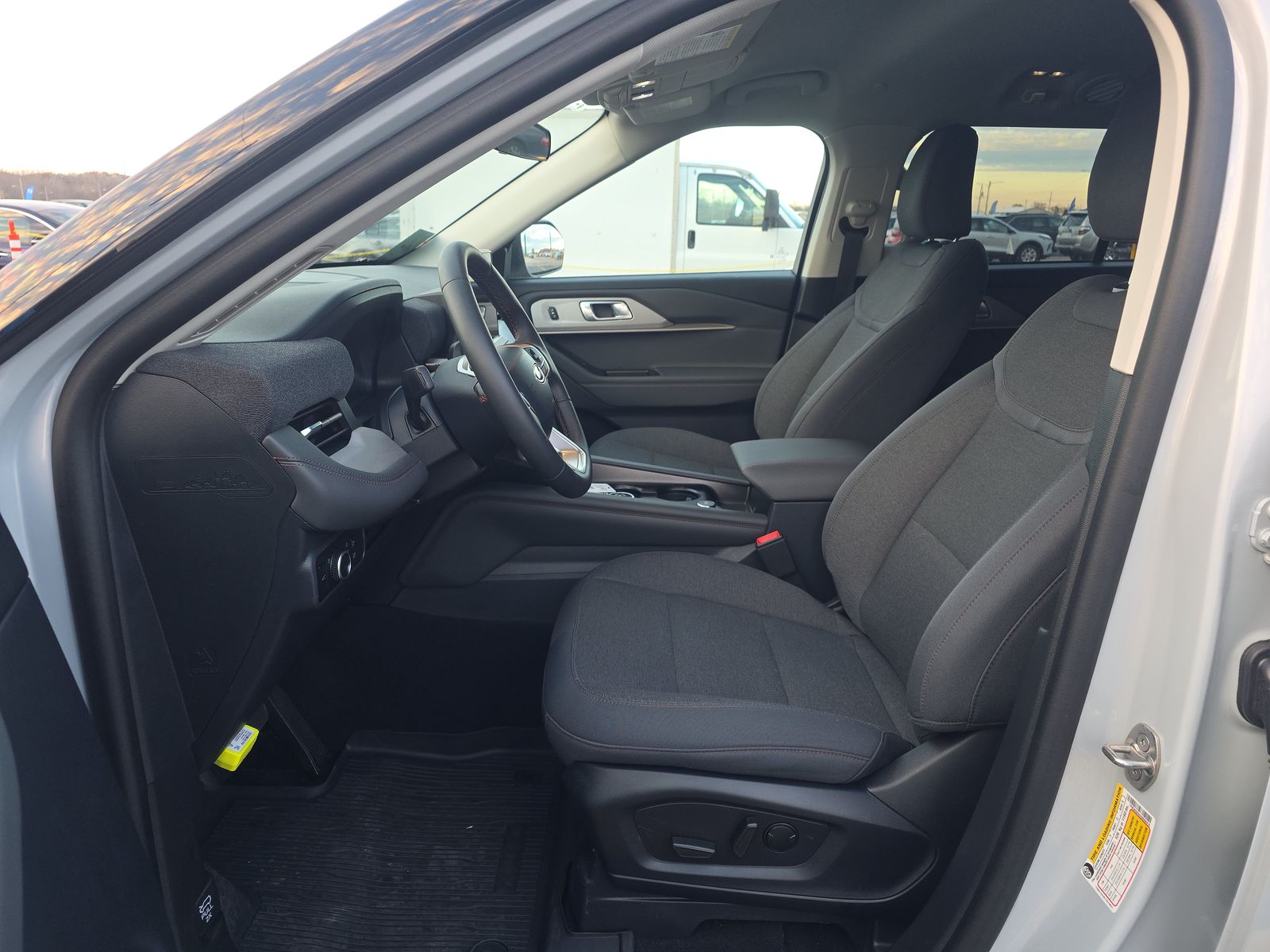 2025 Ford Explorer Active AWD