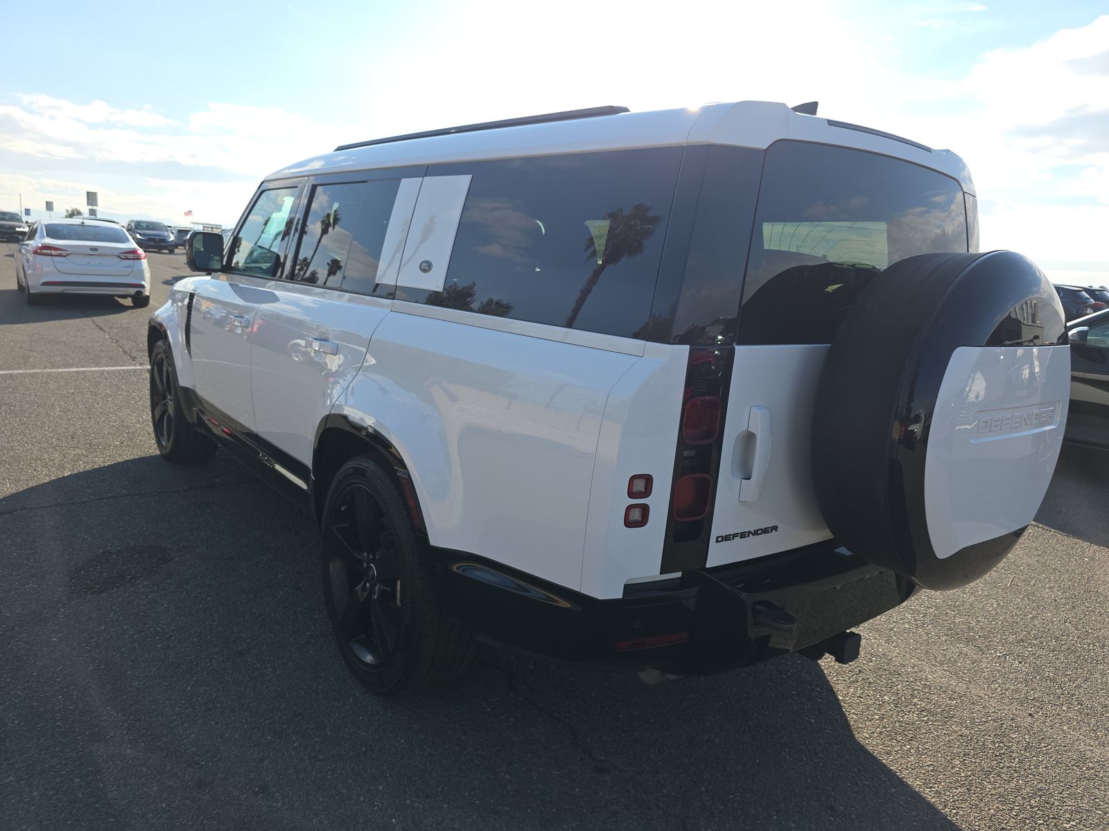 2024 Land Rover Defender 130 X-Dynamic SE AWD