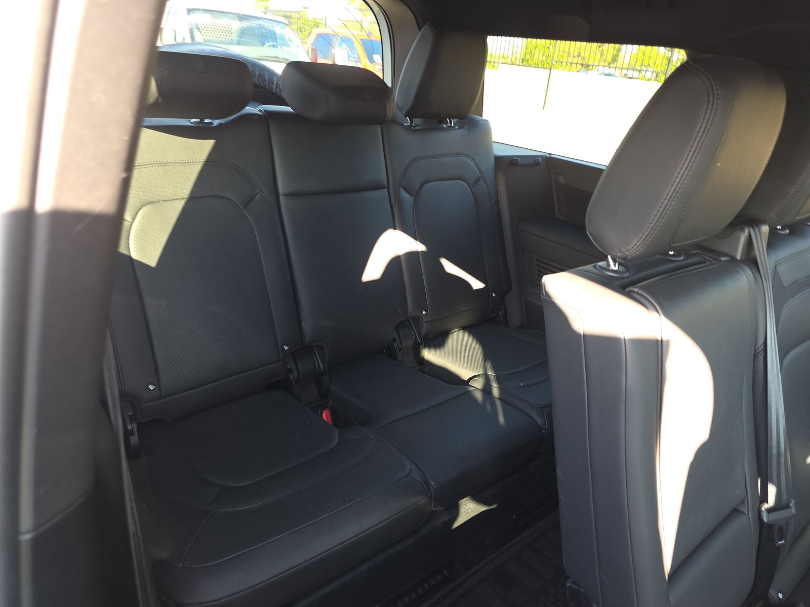 2024 Land Rover Defender 130 X-Dynamic SE AWD