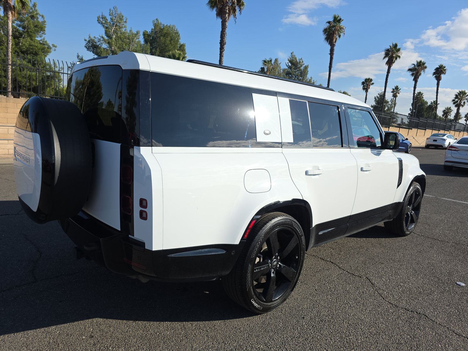 2024 Land Rover Defender 130 X-Dynamic SE AWD