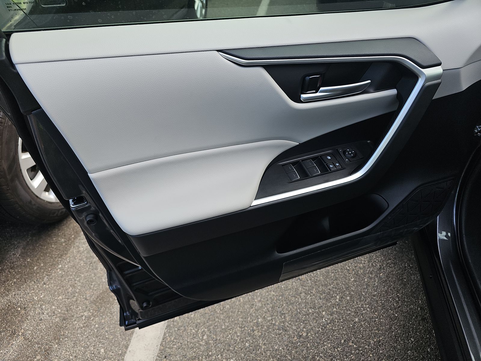 2025 Toyota RAV4 Hybrid XLE AWD