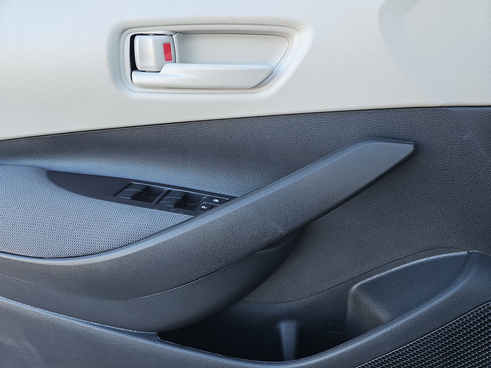 2025 Toyota Corolla LE FWD