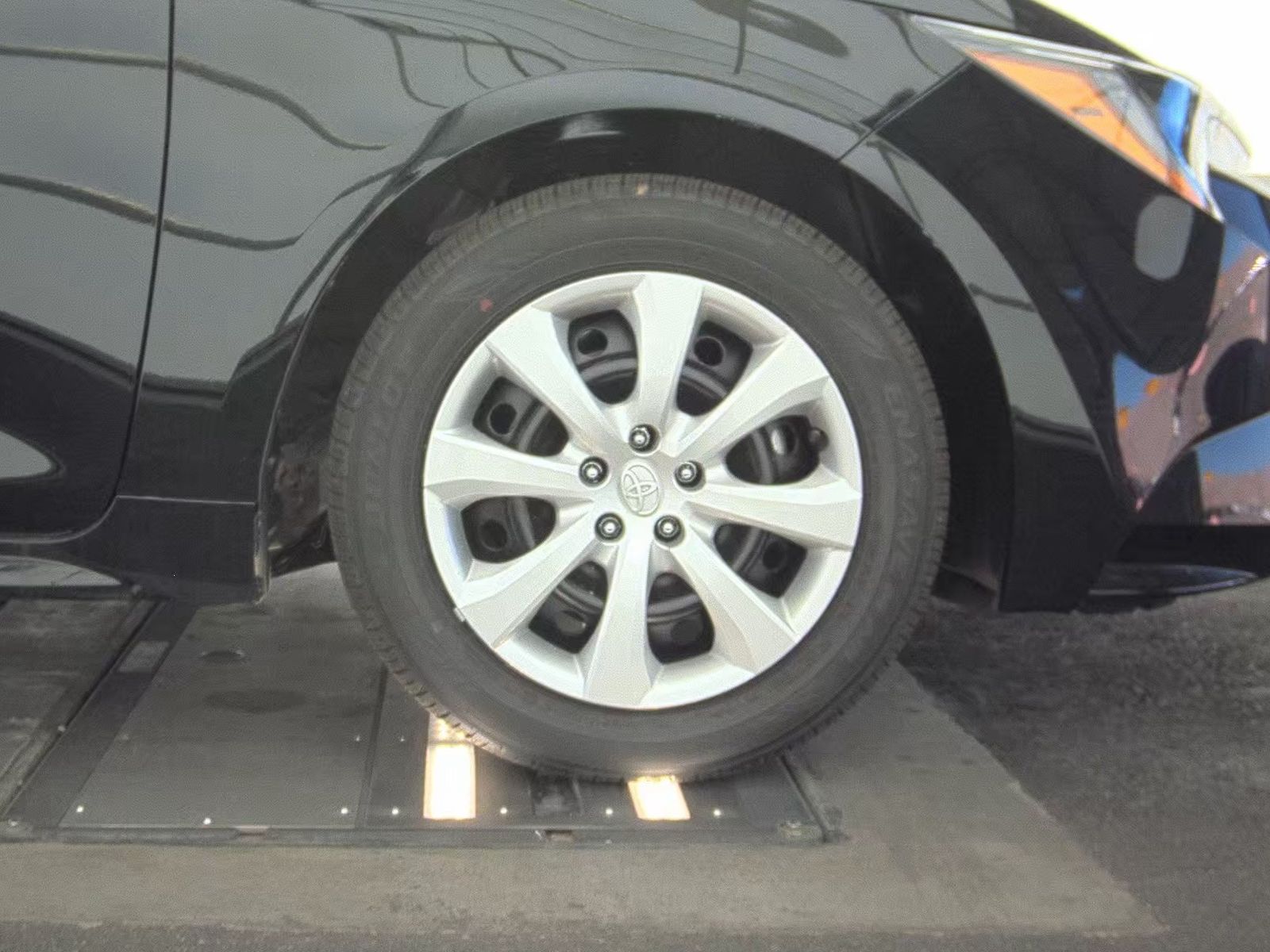 2025 Toyota Corolla LE FWD