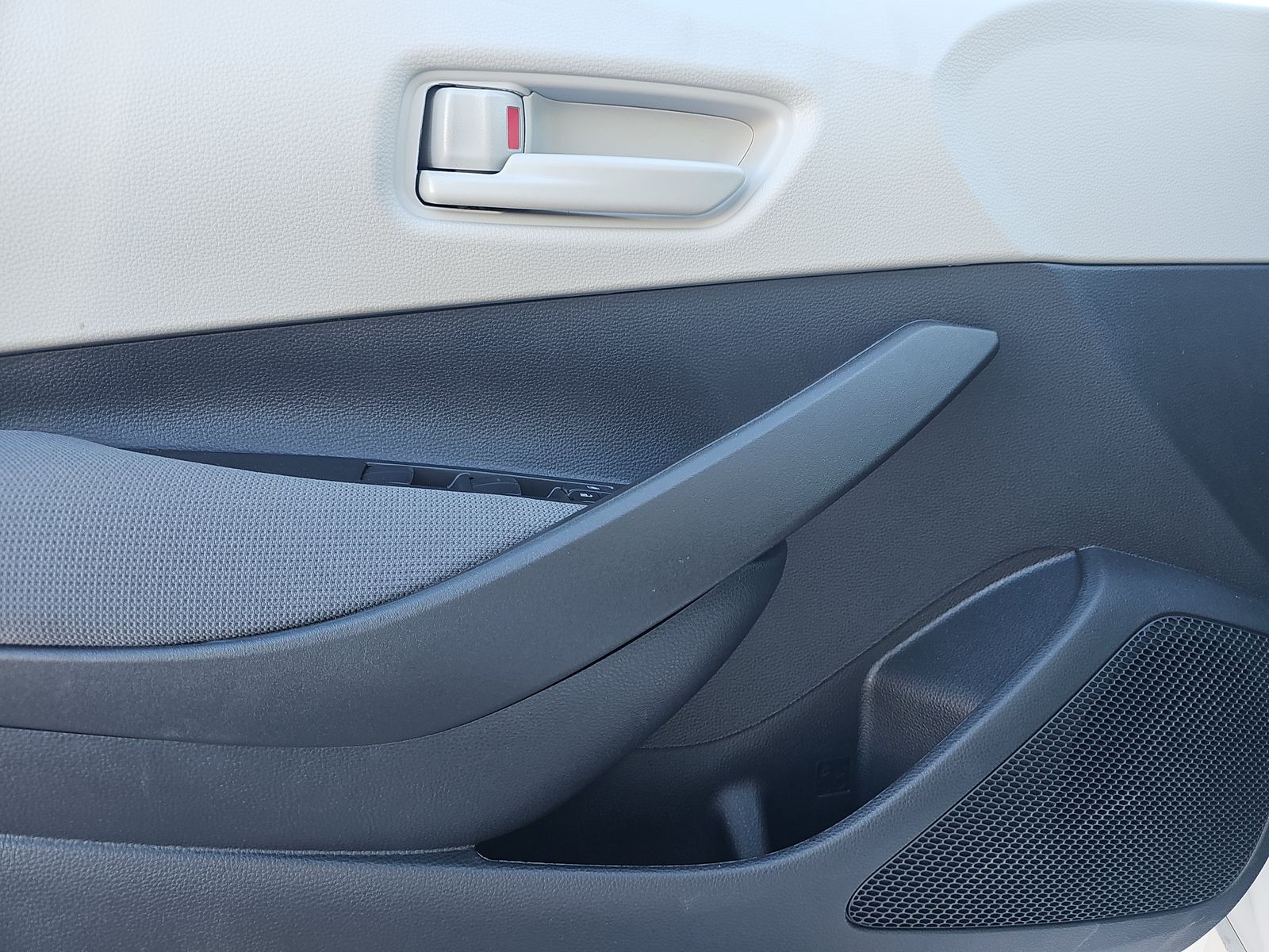 2025 Toyota Corolla LE FWD