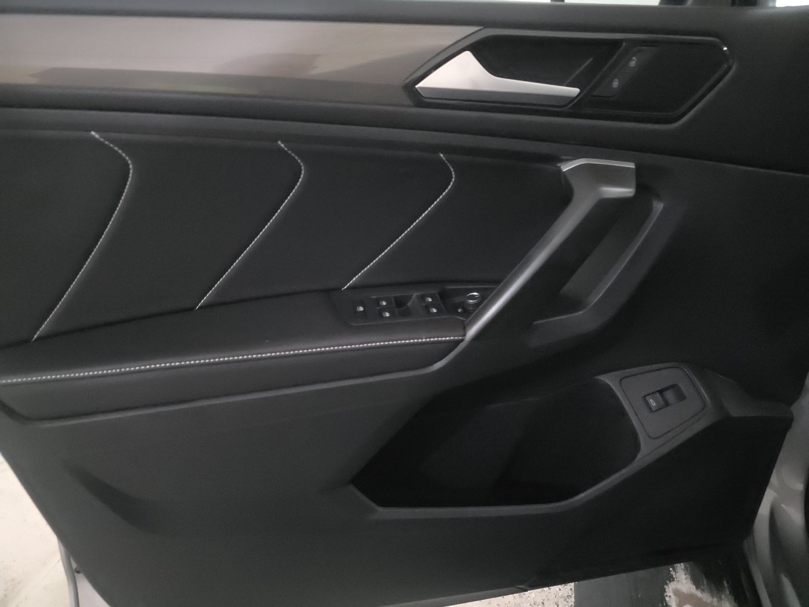 2024 Volkswagen Tiguan 2.0T SE FWD