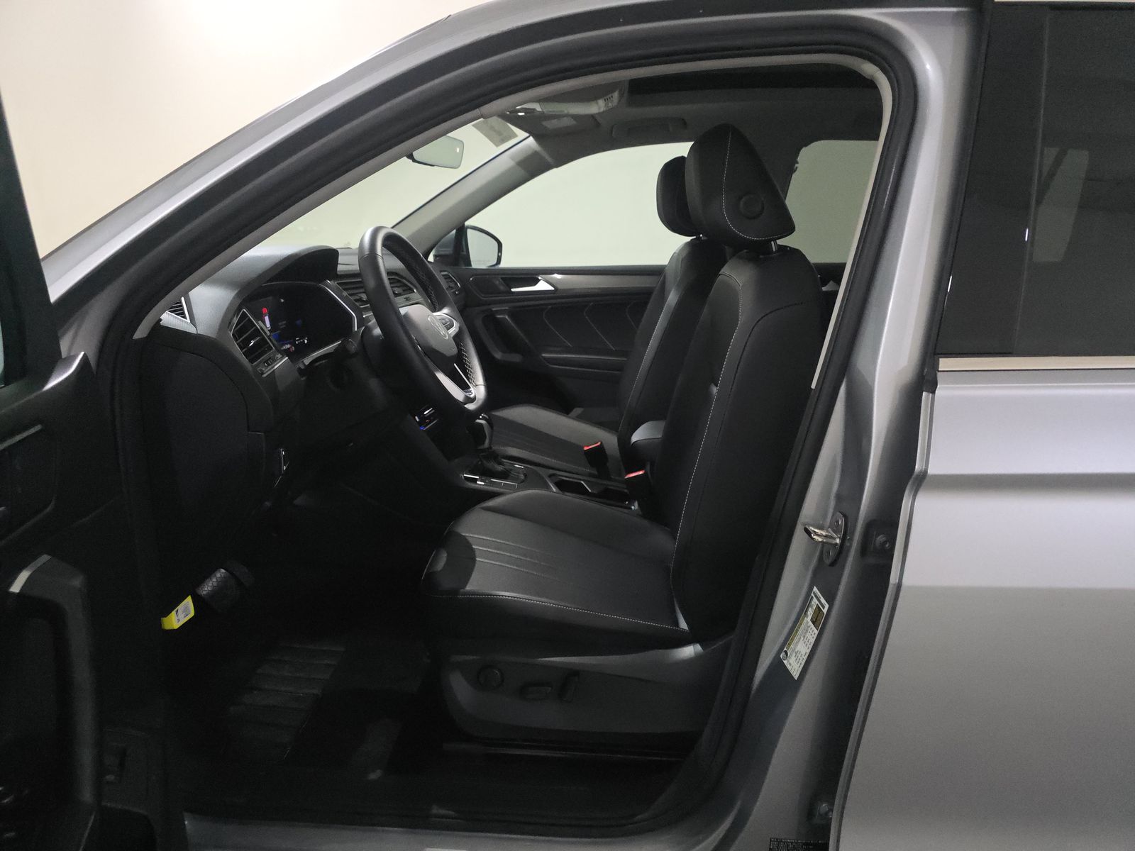 2024 Volkswagen Tiguan 2.0T SE FWD