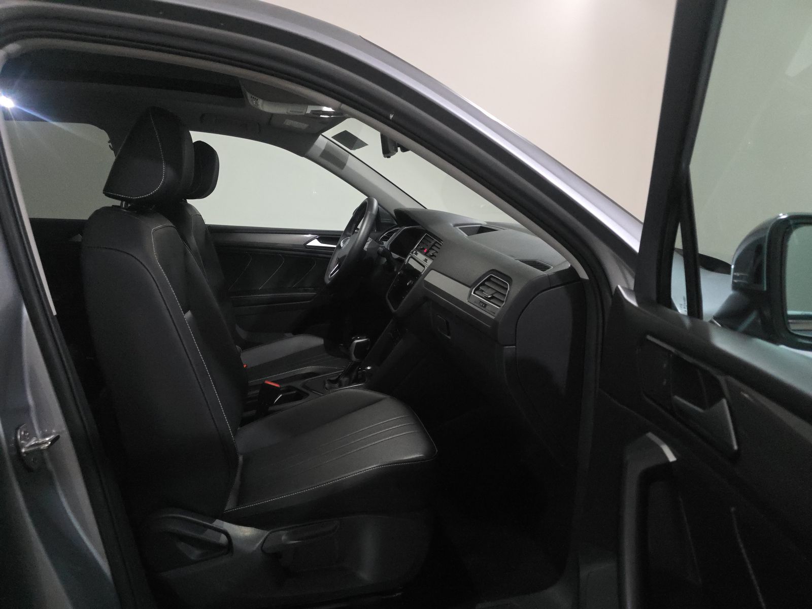 2024 Volkswagen Tiguan 2.0T SE FWD