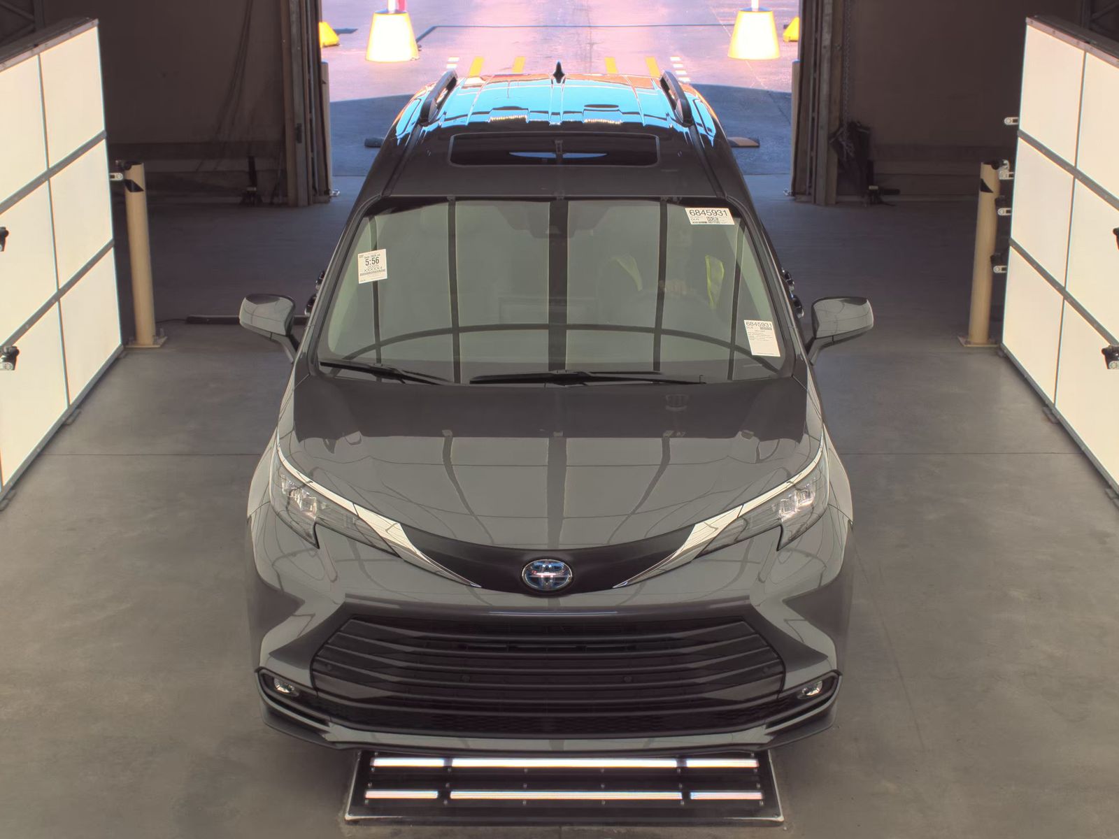 2025 Toyota Sienna XLE FWD