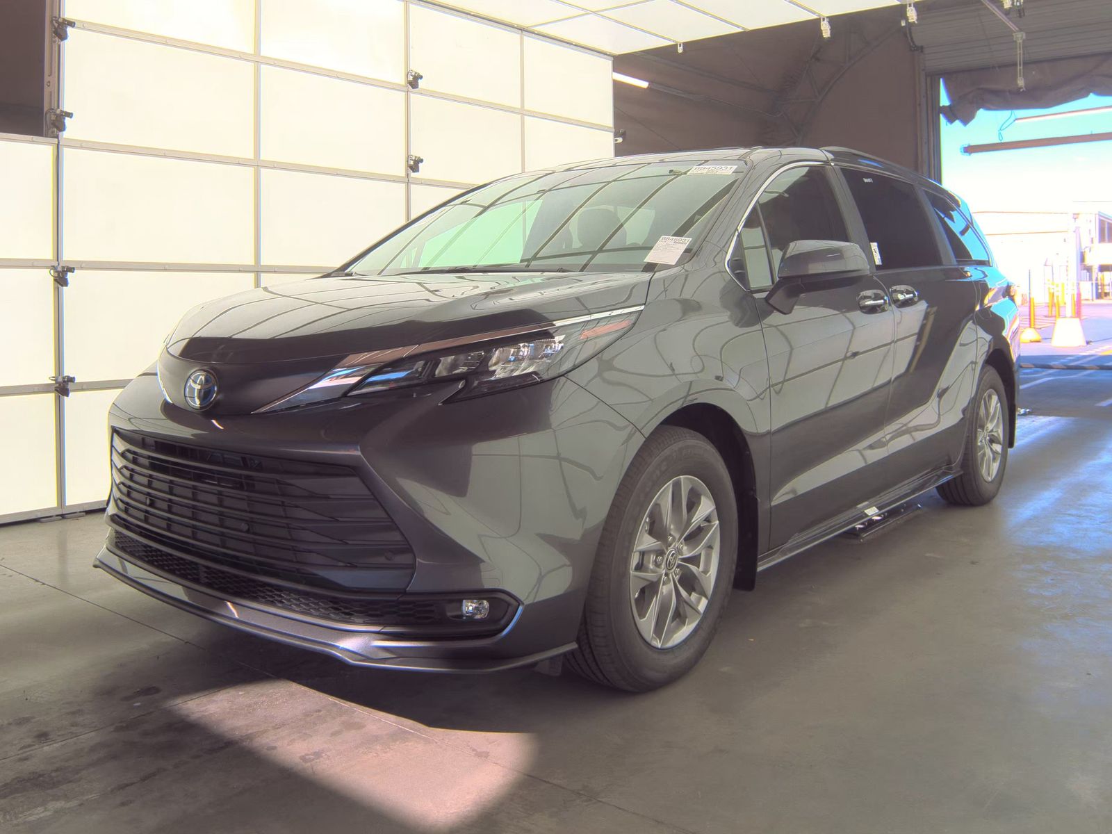 2025 Toyota Sienna XLE FWD