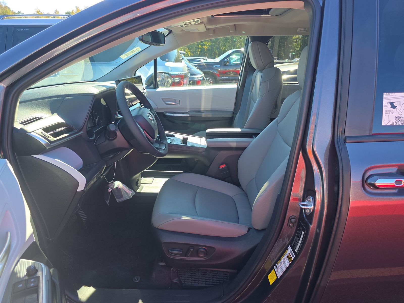 2025 Toyota Sienna XLE FWD