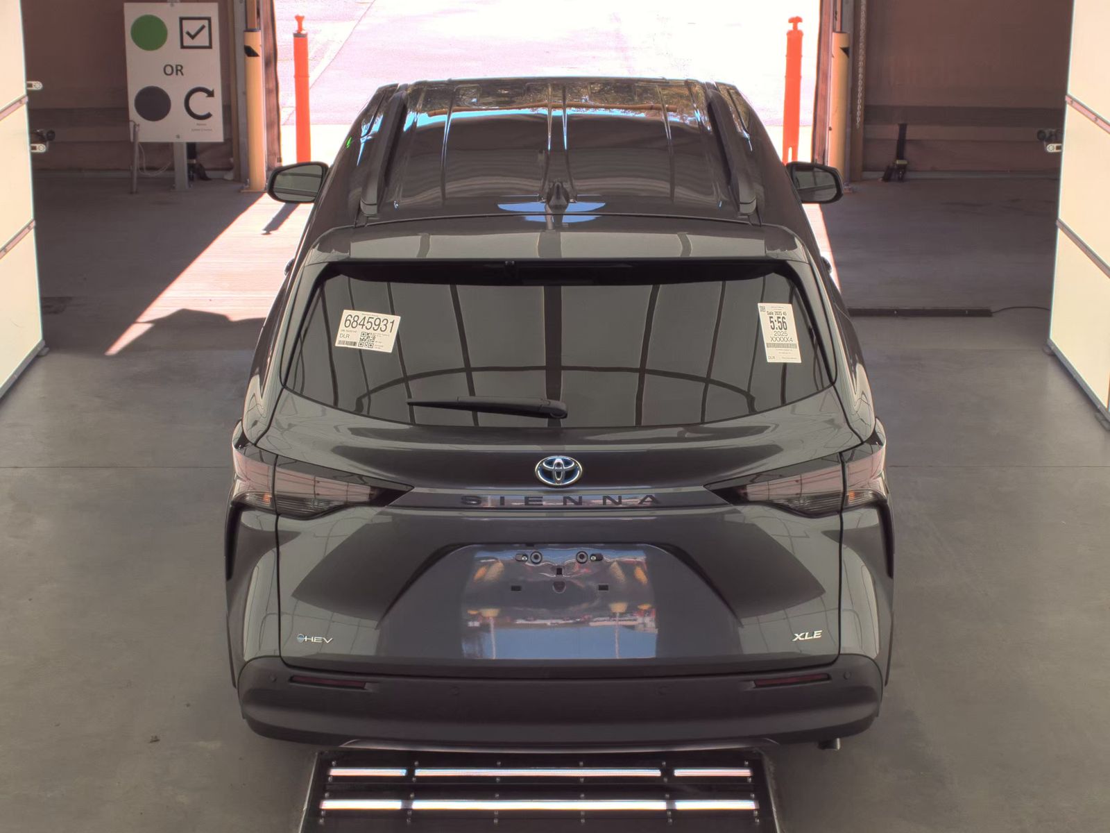 2025 Toyota Sienna XLE FWD
