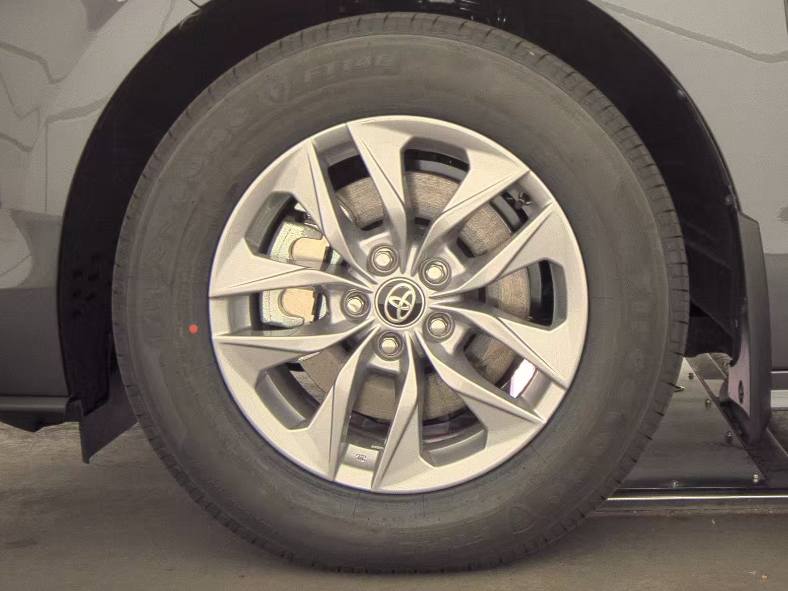 2025 Toyota Sienna XLE FWD