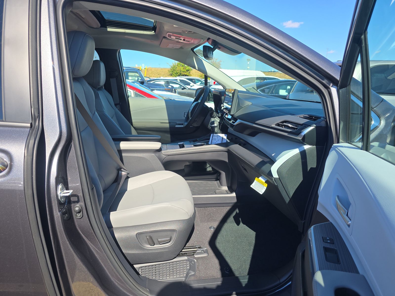 2025 Toyota Sienna XLE FWD