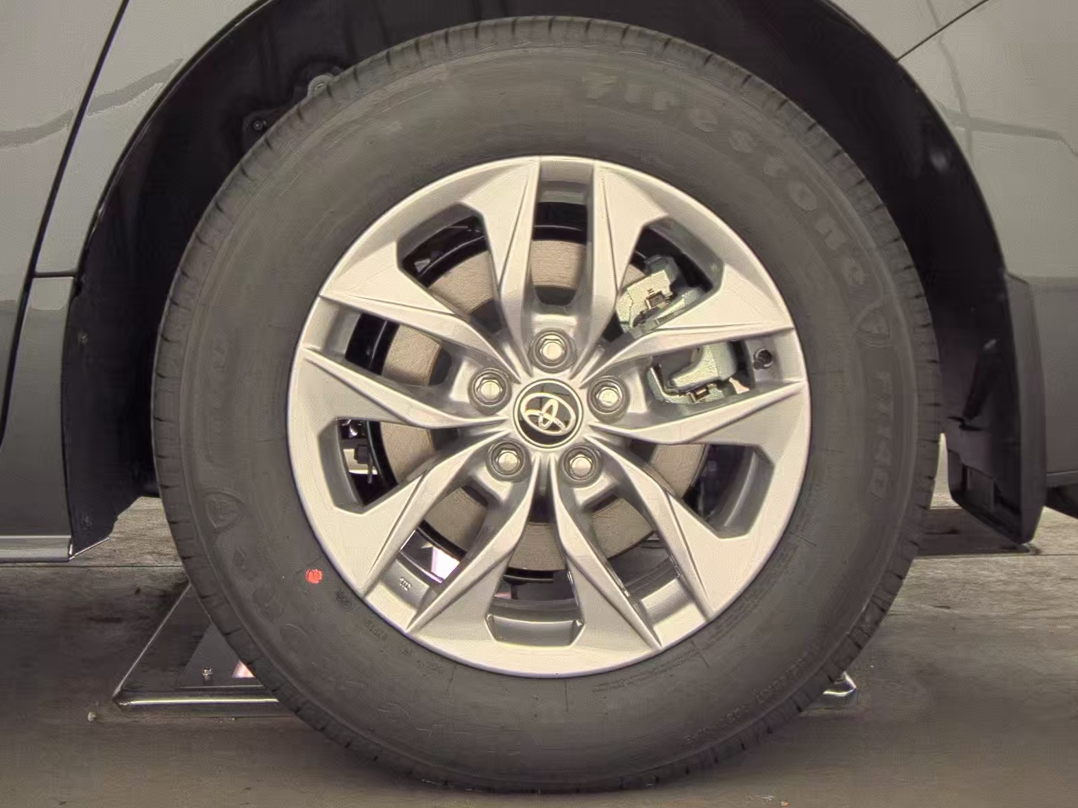 2025 Toyota Sienna XLE FWD