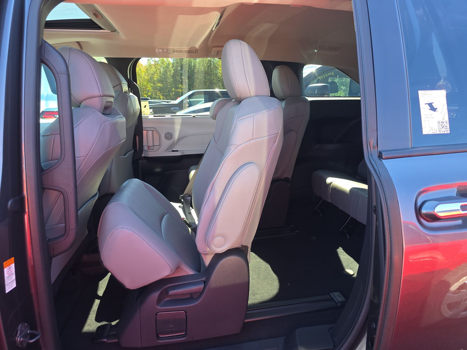 2025 Toyota Sienna XLE FWD