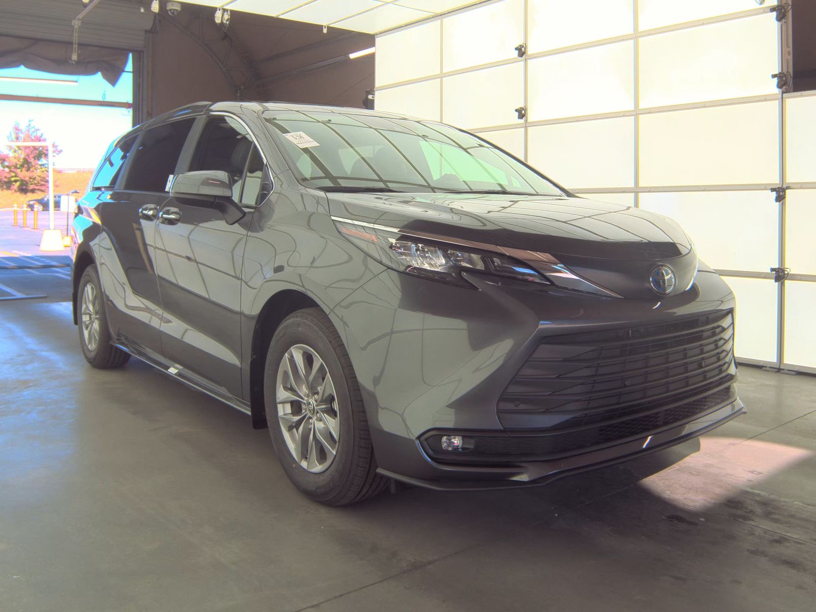 2025 Toyota Sienna XLE FWD