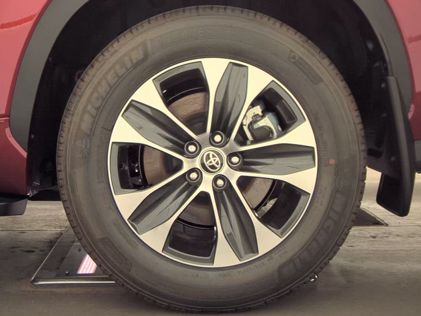 2025 Toyota Highlander XLE FWD