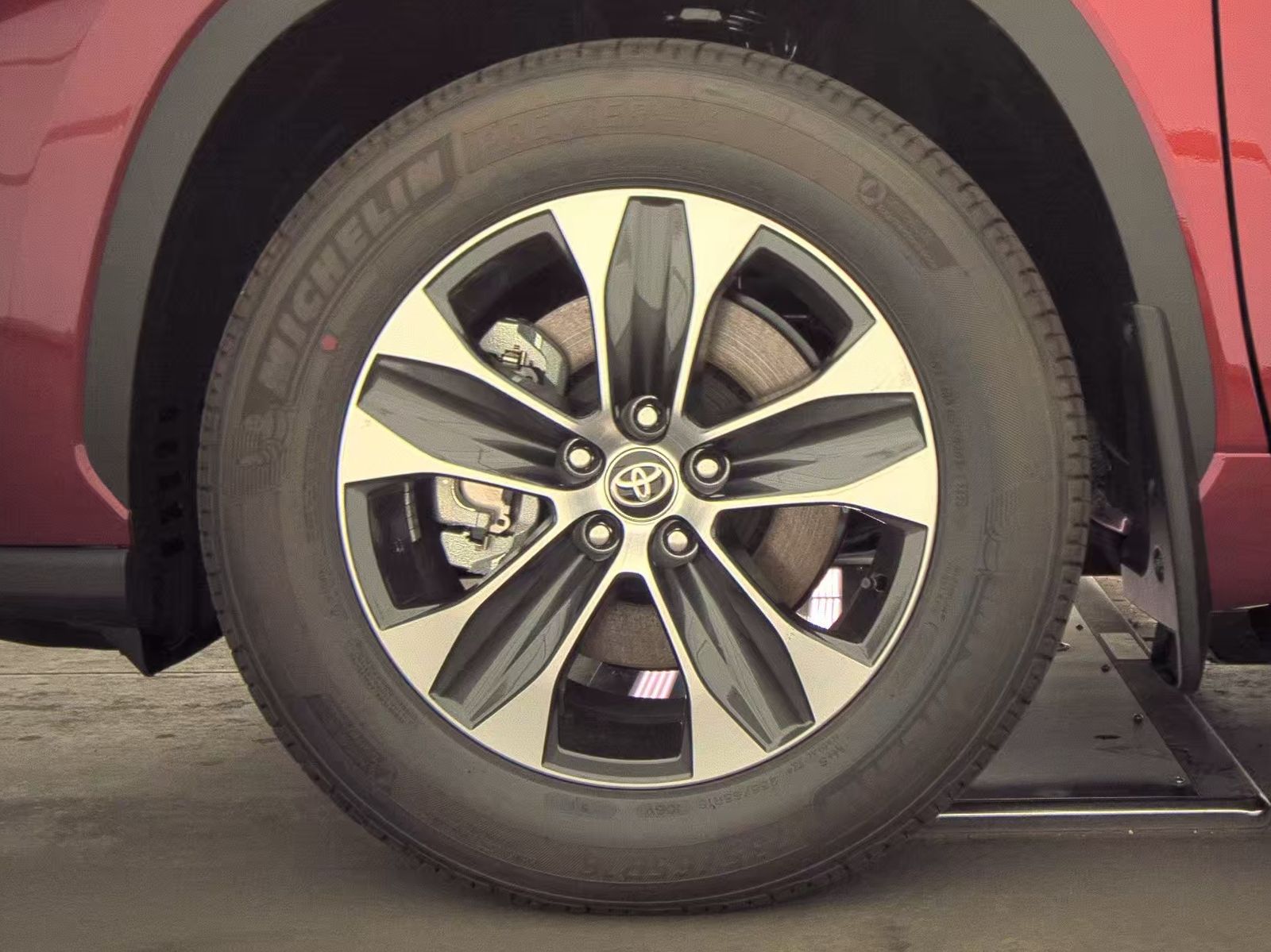 2025 Toyota Highlander XLE FWD