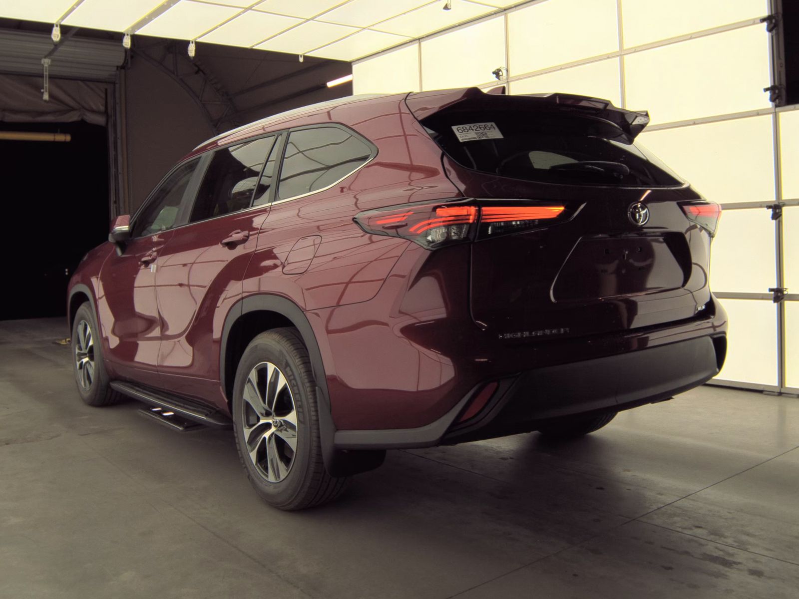 2025 Toyota Highlander XLE FWD