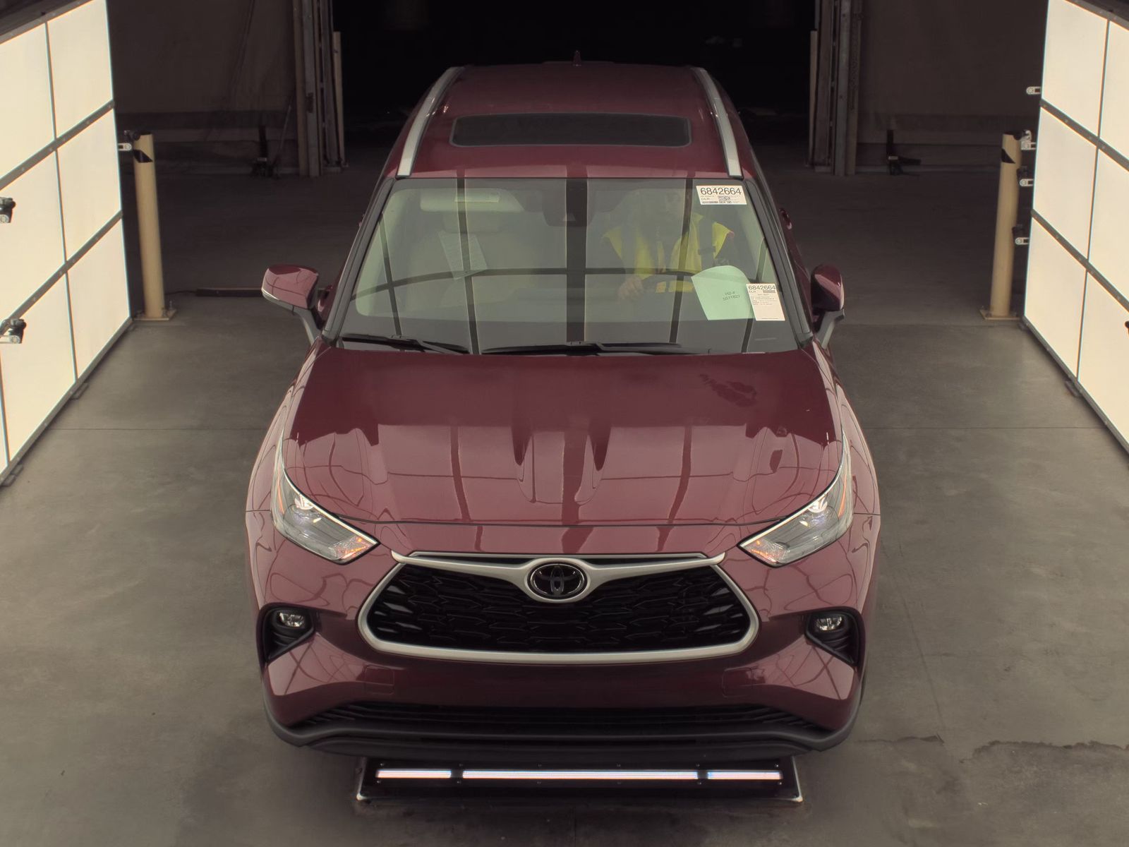 2025 Toyota Highlander XLE FWD