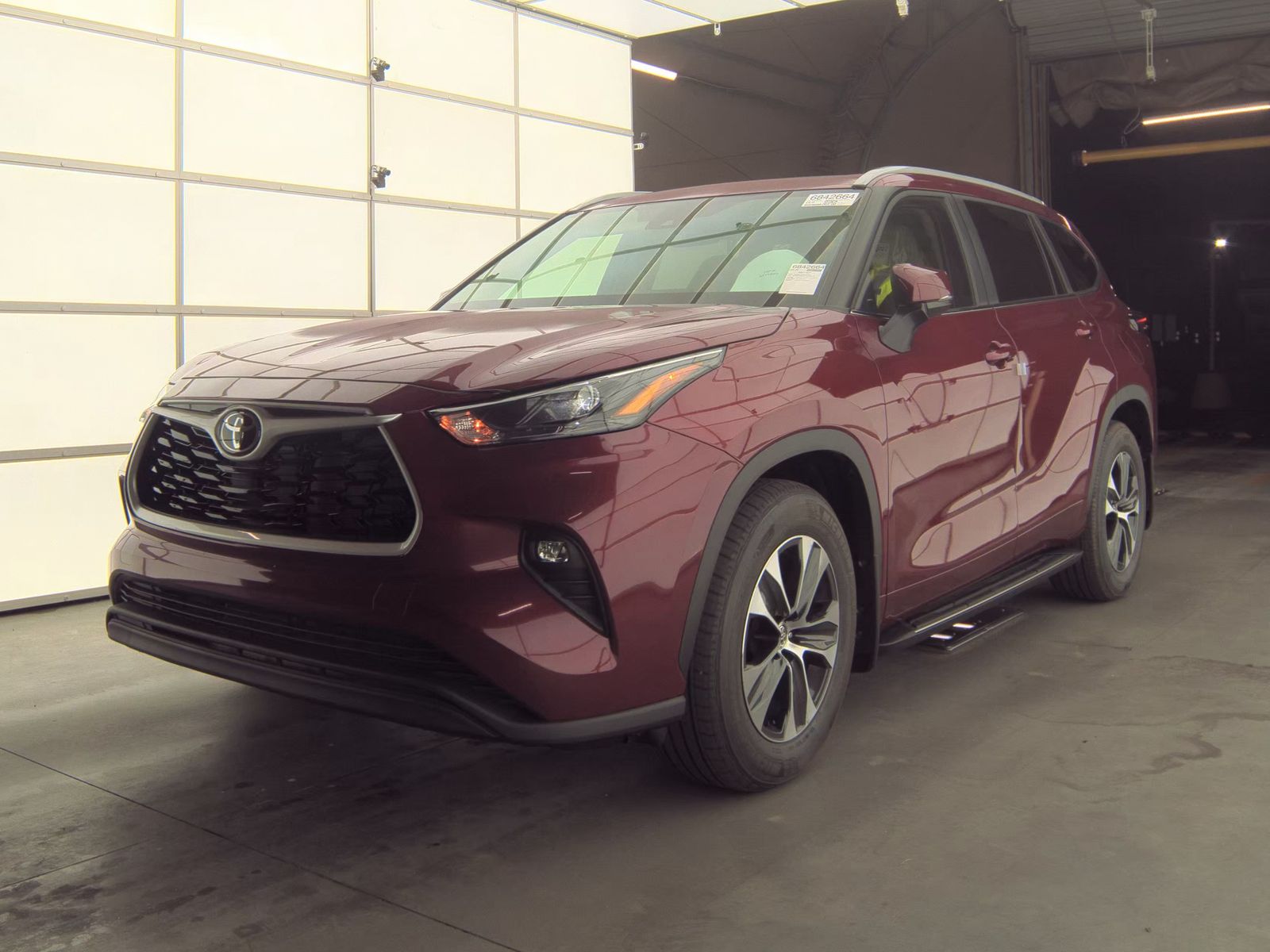 2025 Toyota Highlander XLE FWD