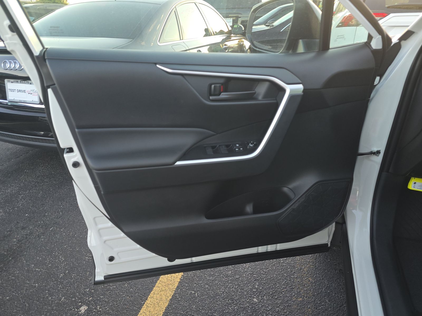 2025 Toyota RAV4 LE FWD