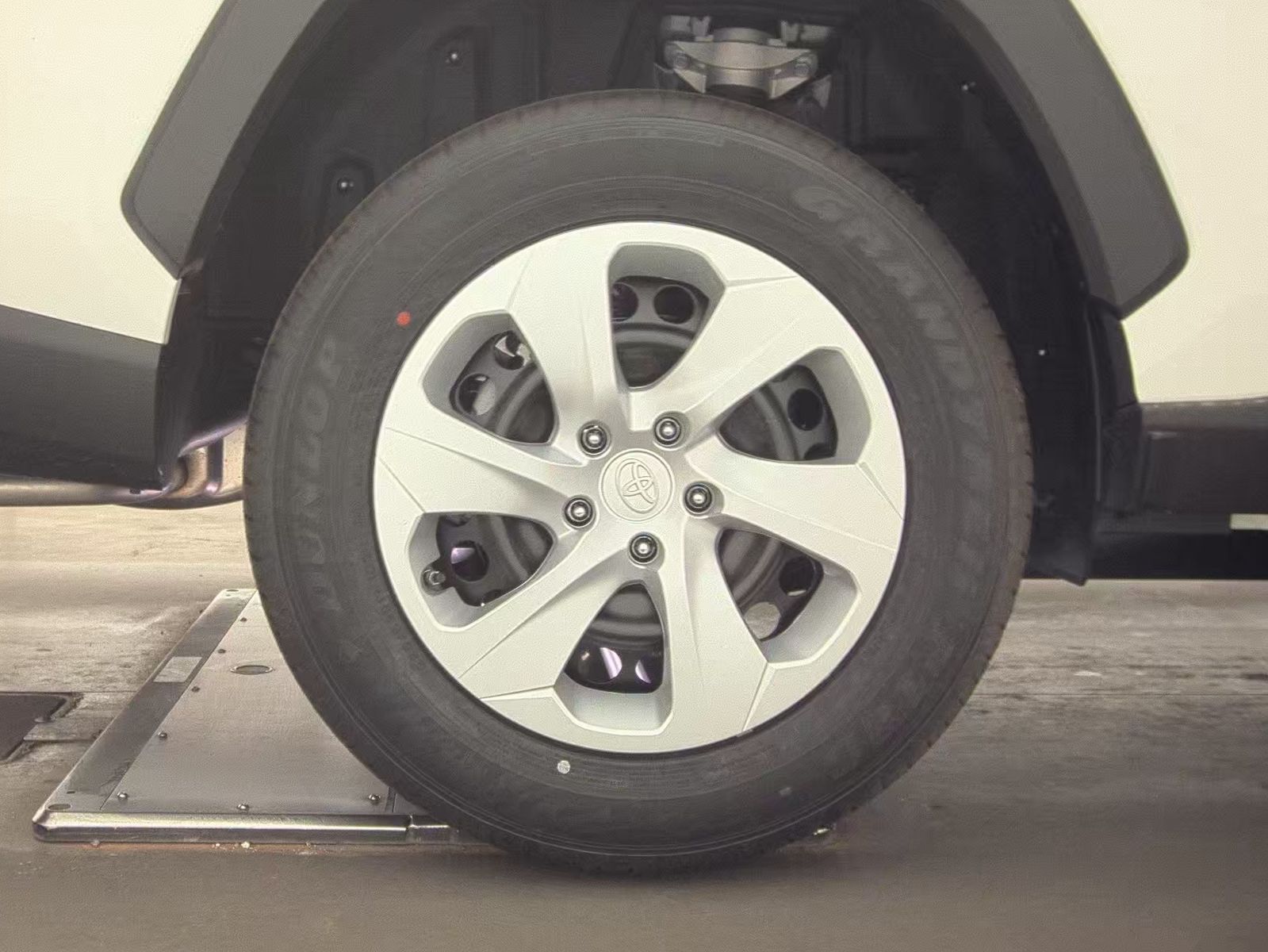 2025 Toyota RAV4 LE FWD