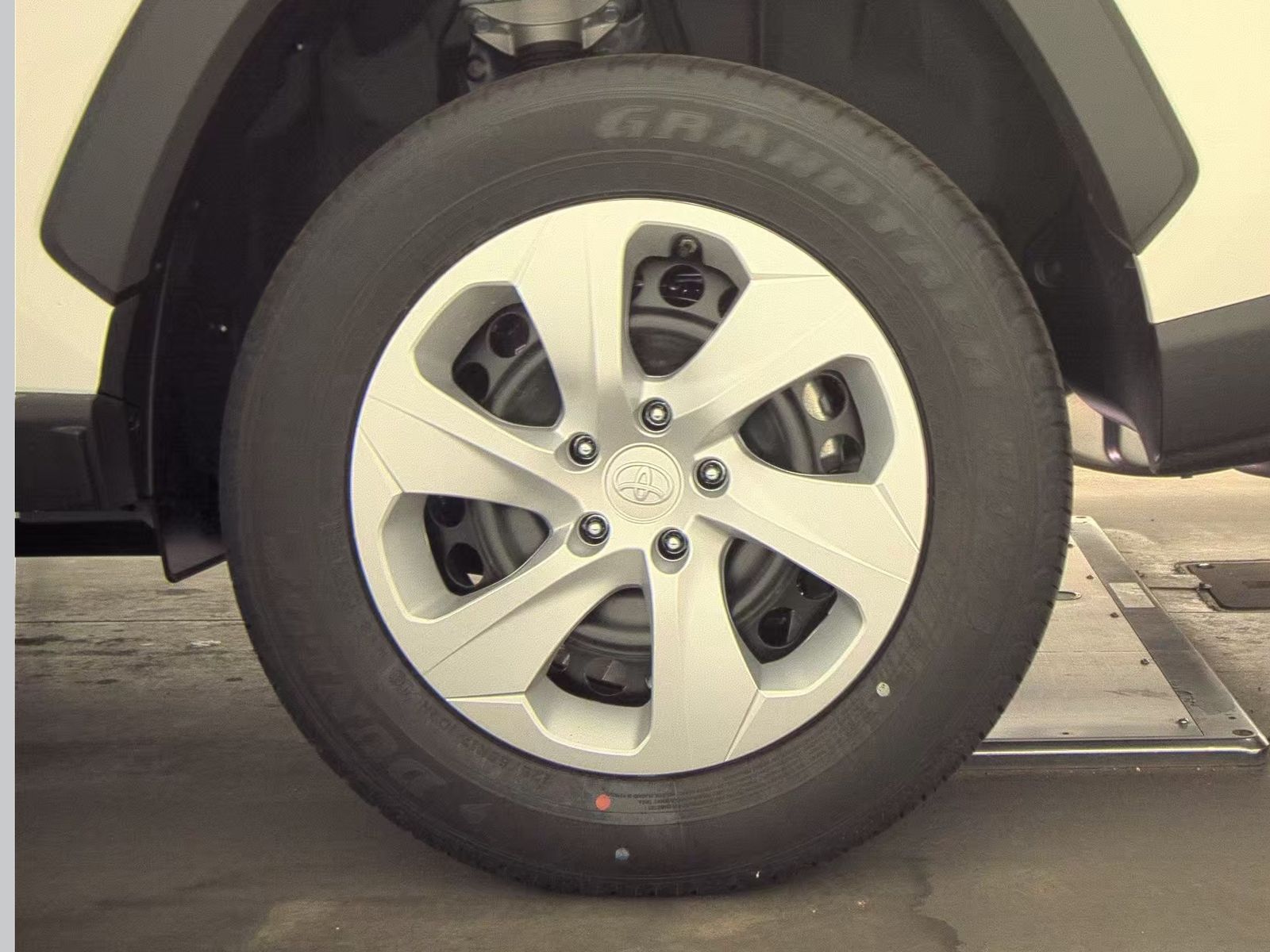 2025 Toyota RAV4 LE FWD