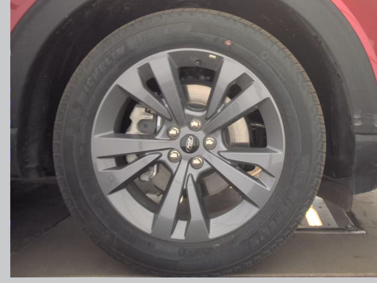 2024 Ford Explorer XLT RWD