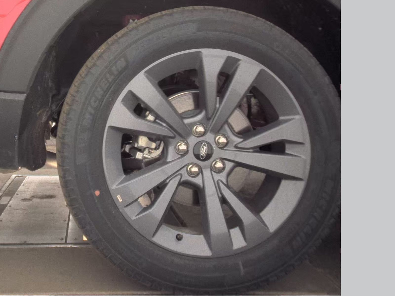 2024 Ford Explorer XLT RWD