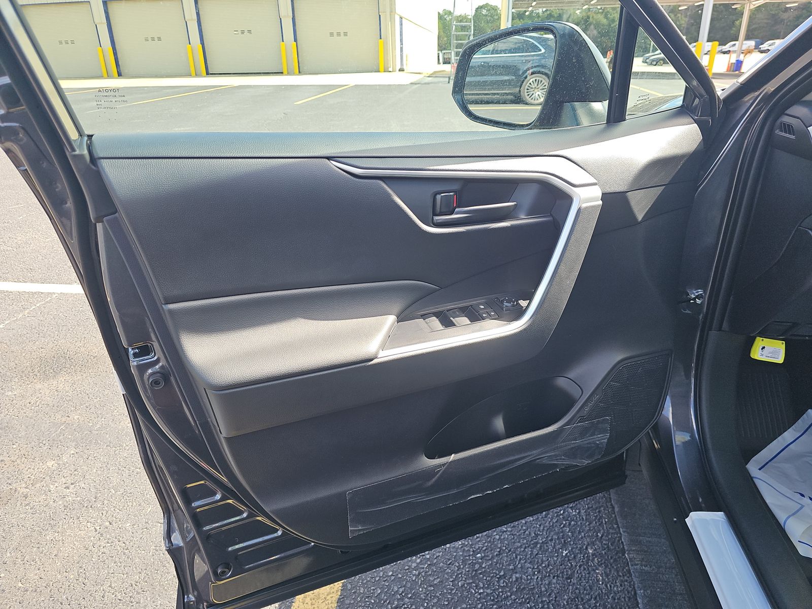 2025 Toyota RAV4 LE FWD