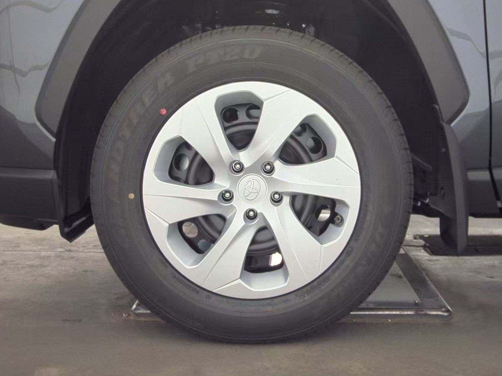 2025 Toyota RAV4 LE FWD