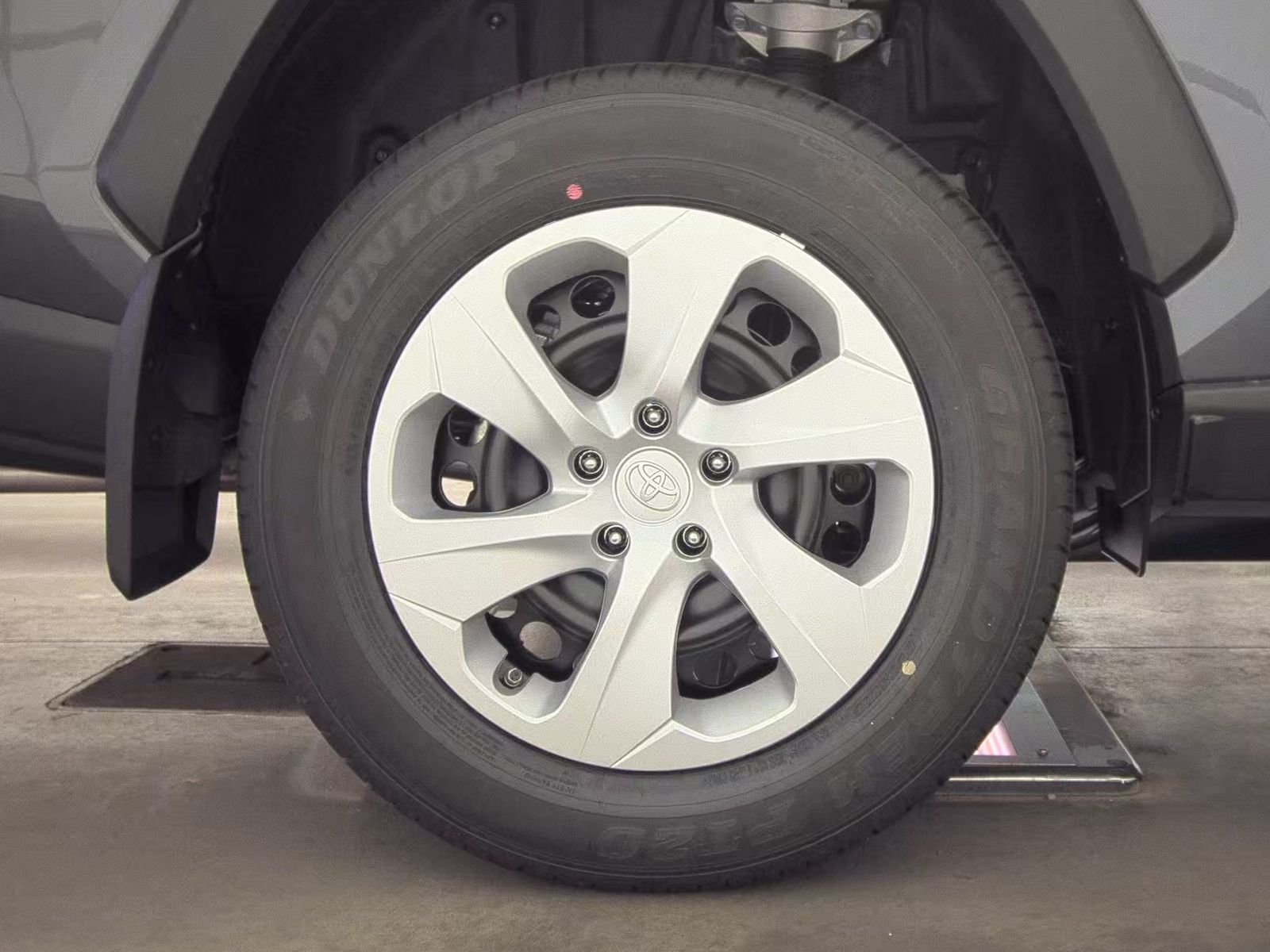 2025 Toyota RAV4 LE FWD