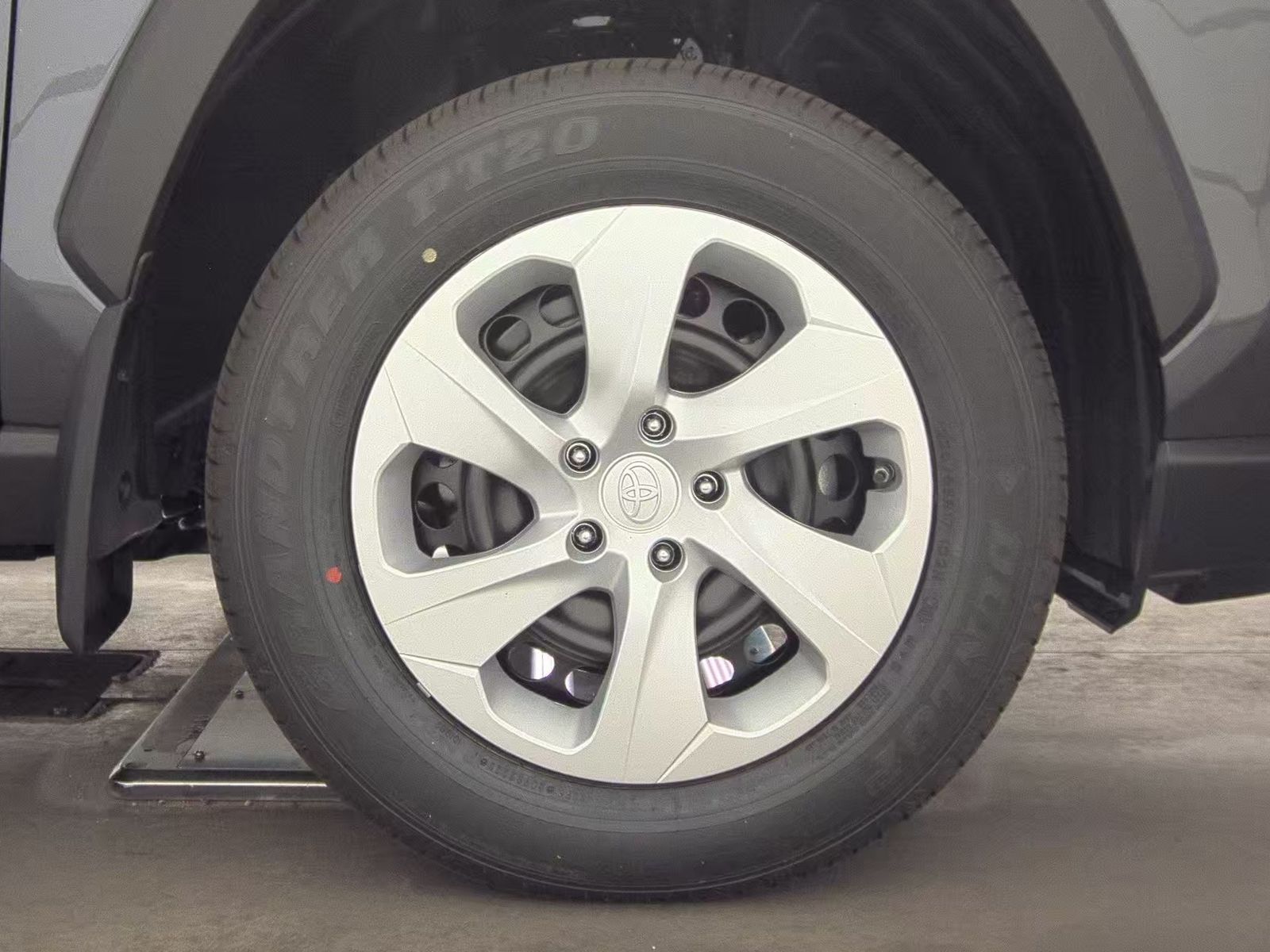 2025 Toyota RAV4 LE FWD