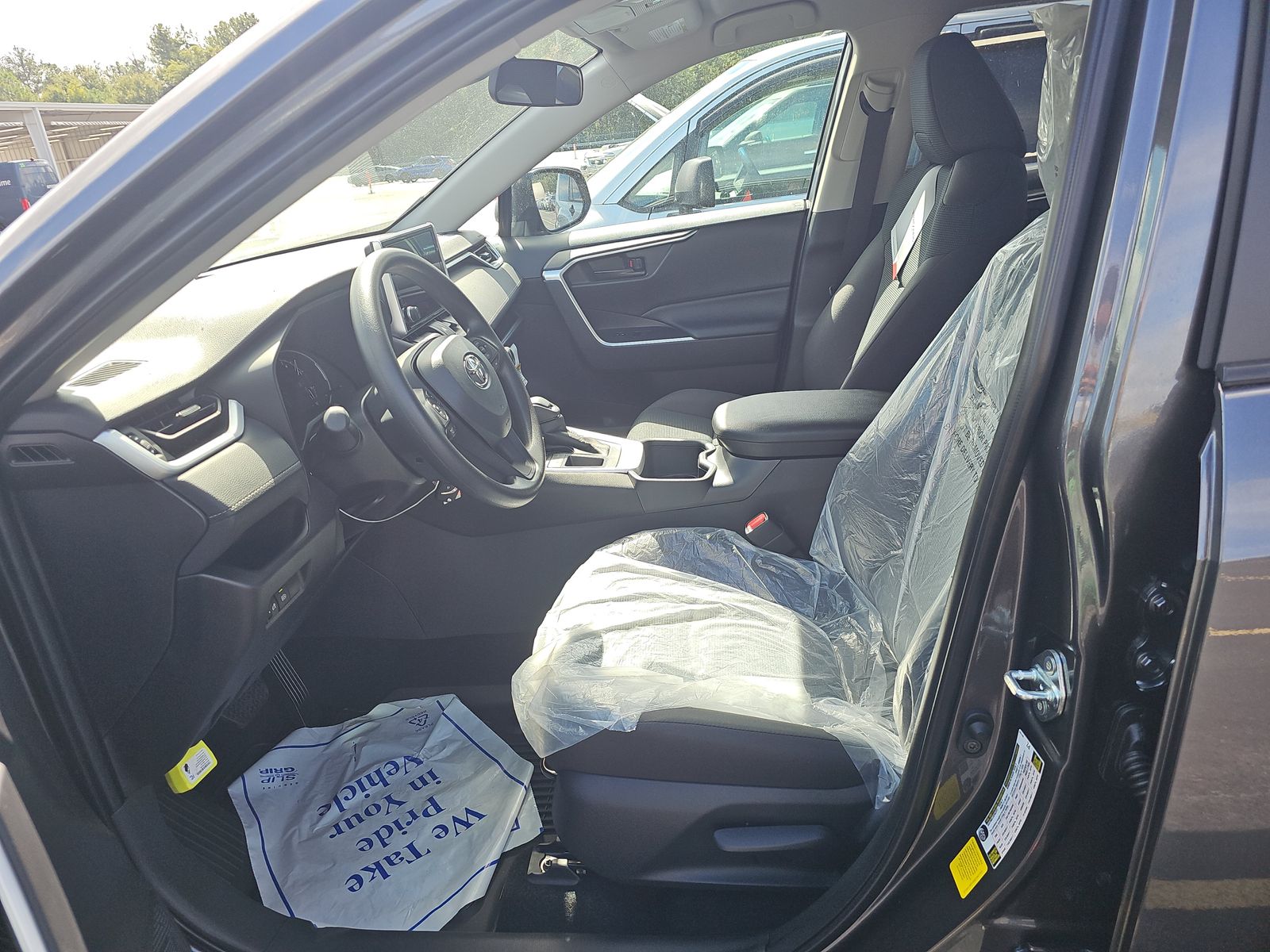 2025 Toyota RAV4 LE FWD