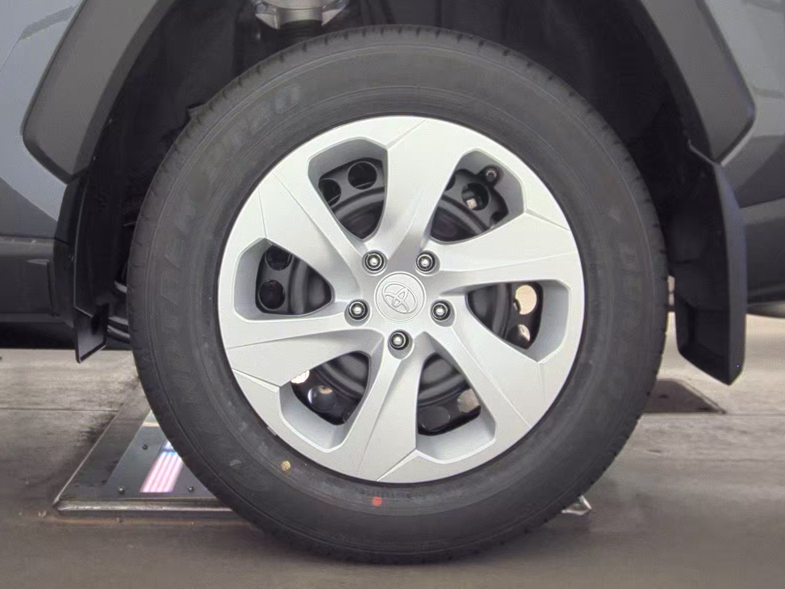 2025 Toyota RAV4 LE FWD